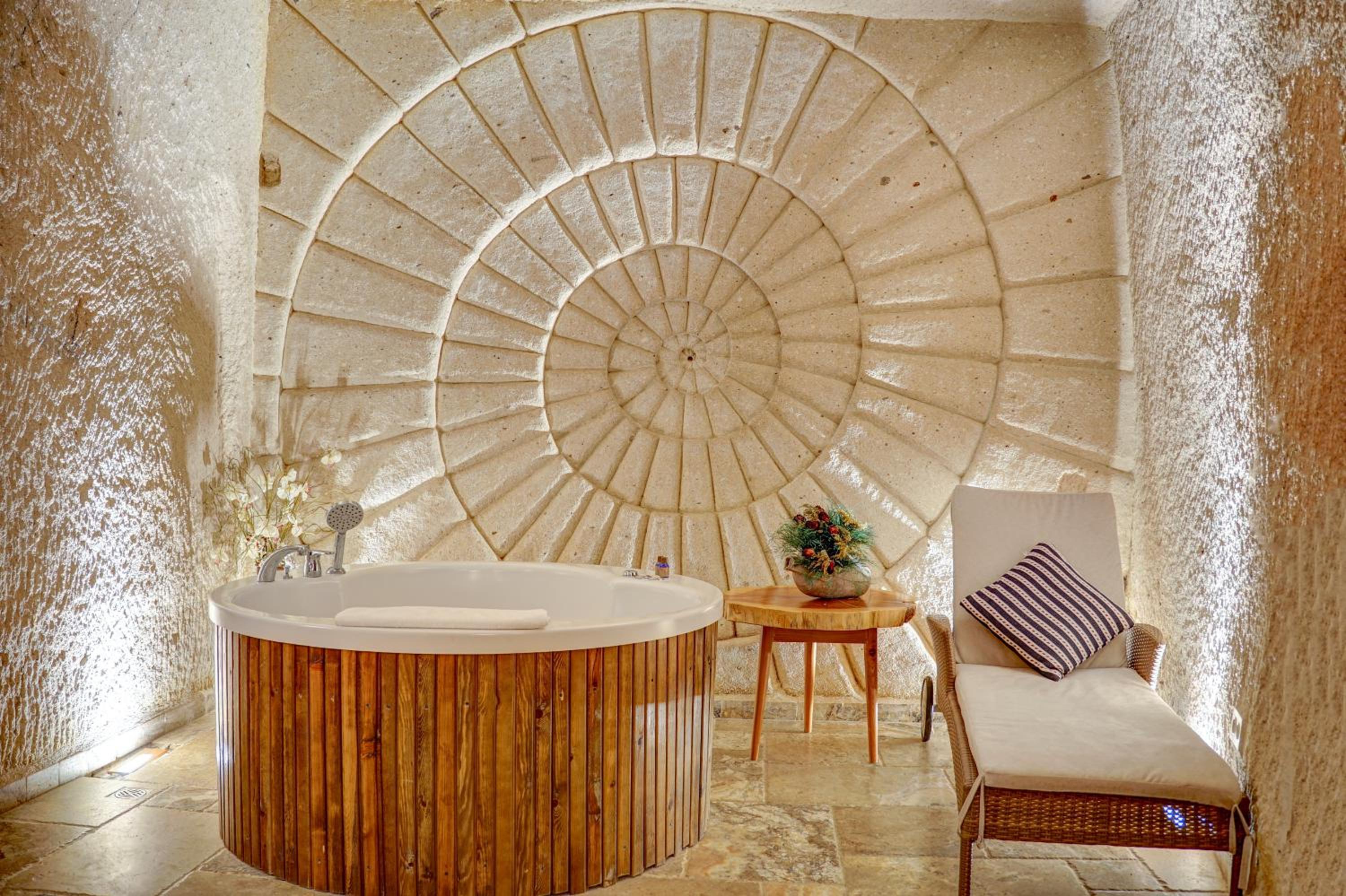 Executive Cave Suite - Photo 13
