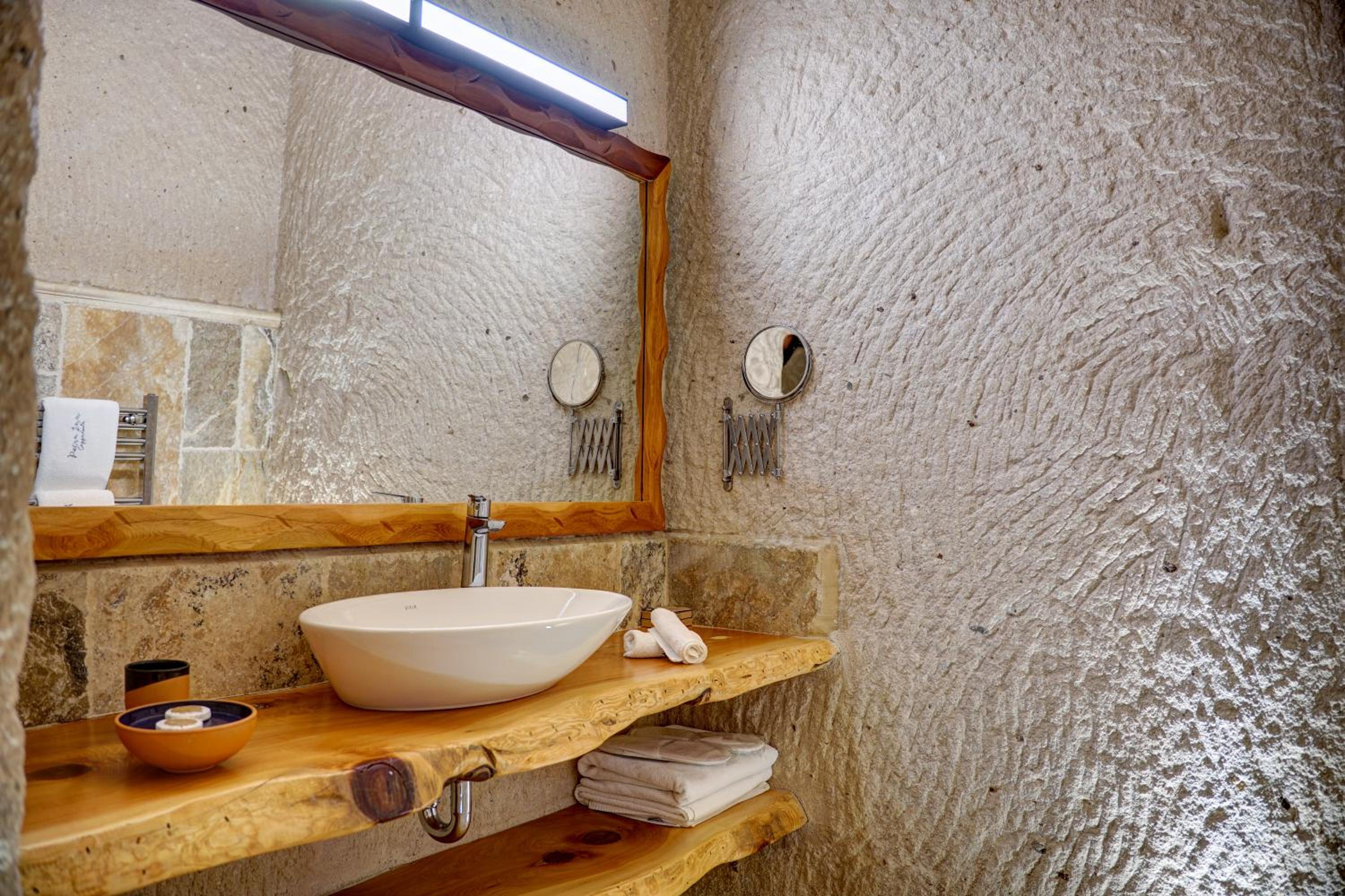 Executive Cave Suite - Photo 21