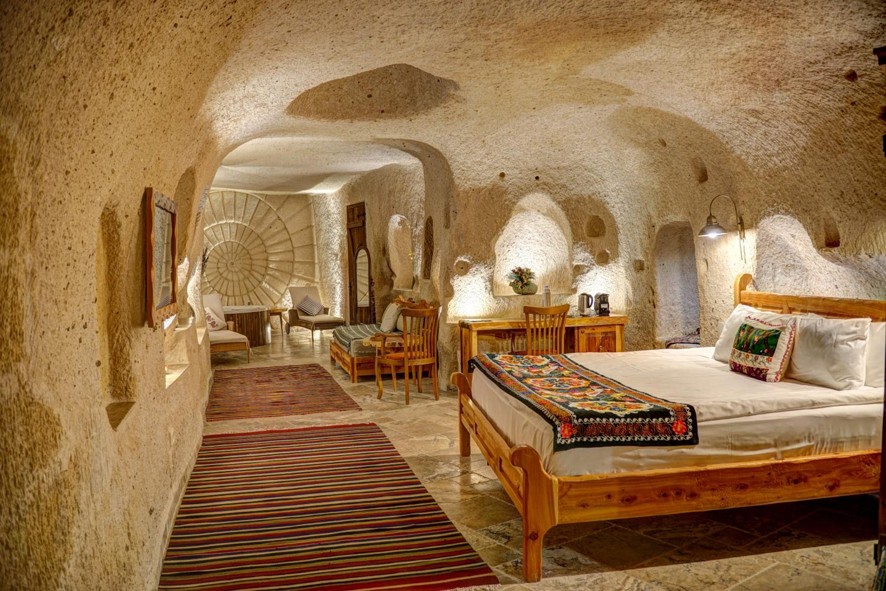 Executive Cave Suite - Photo 1