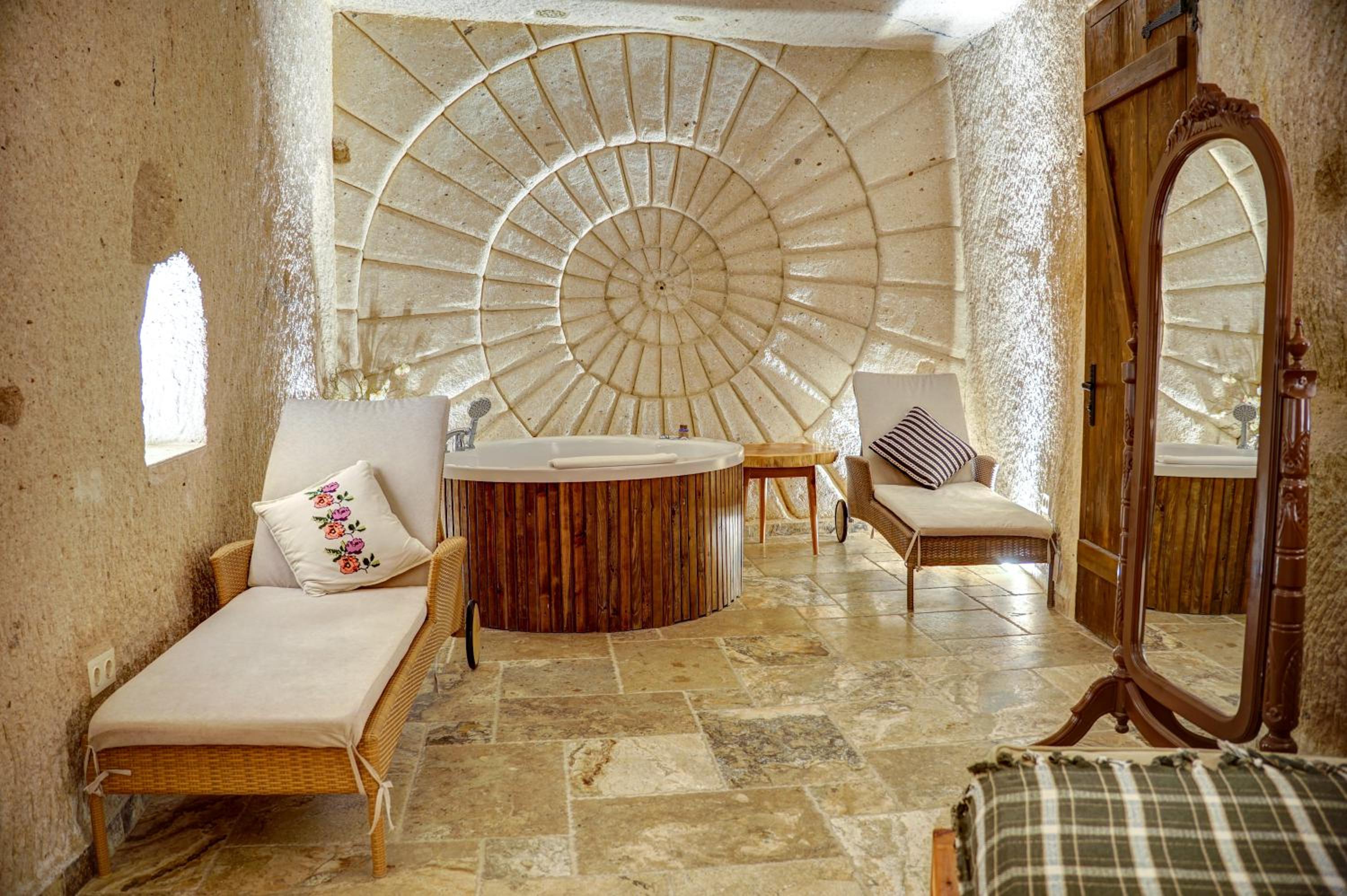 Executive Cave Suite - Photo 14