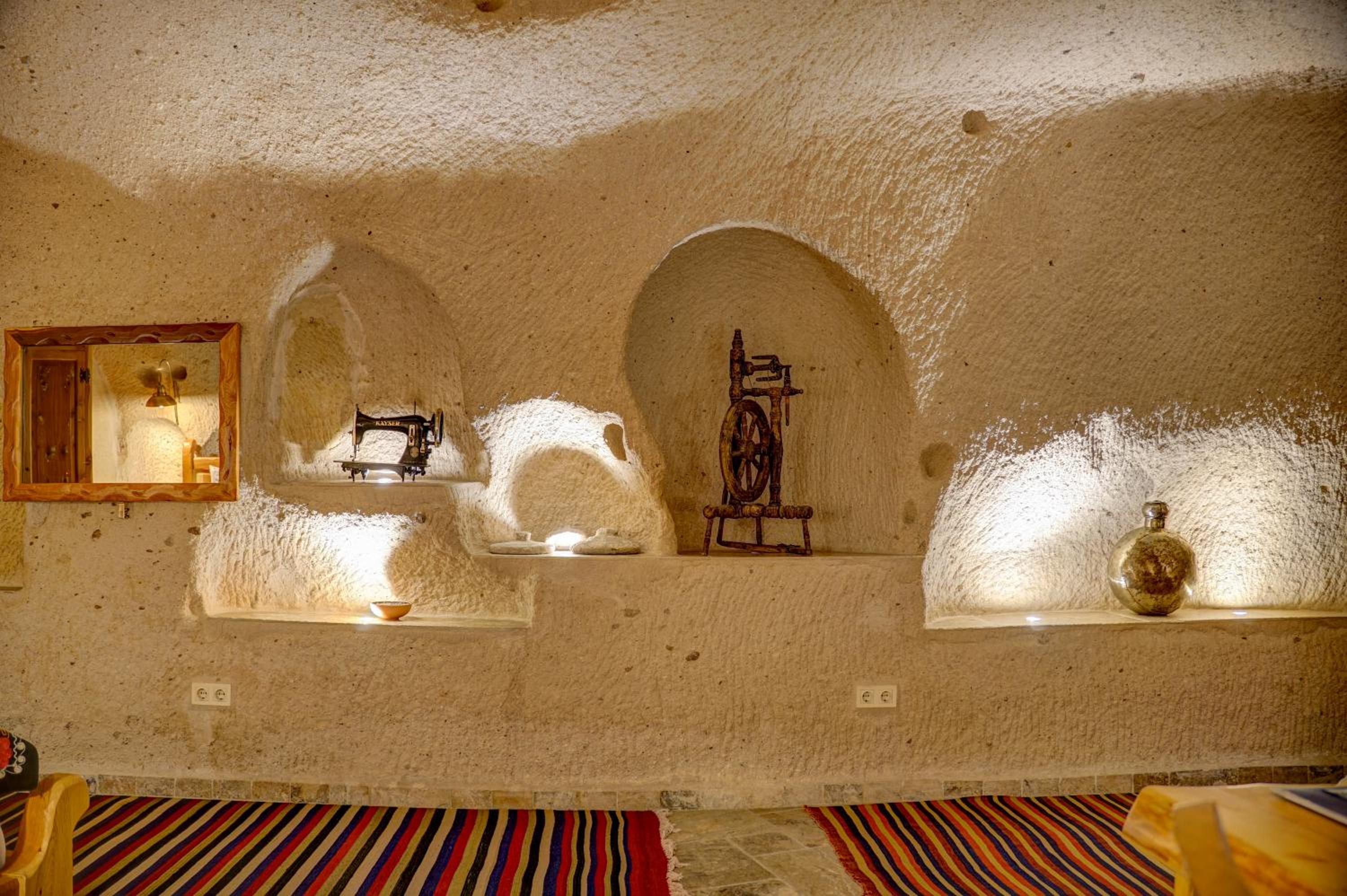 Executive Cave Suite - Photo 17