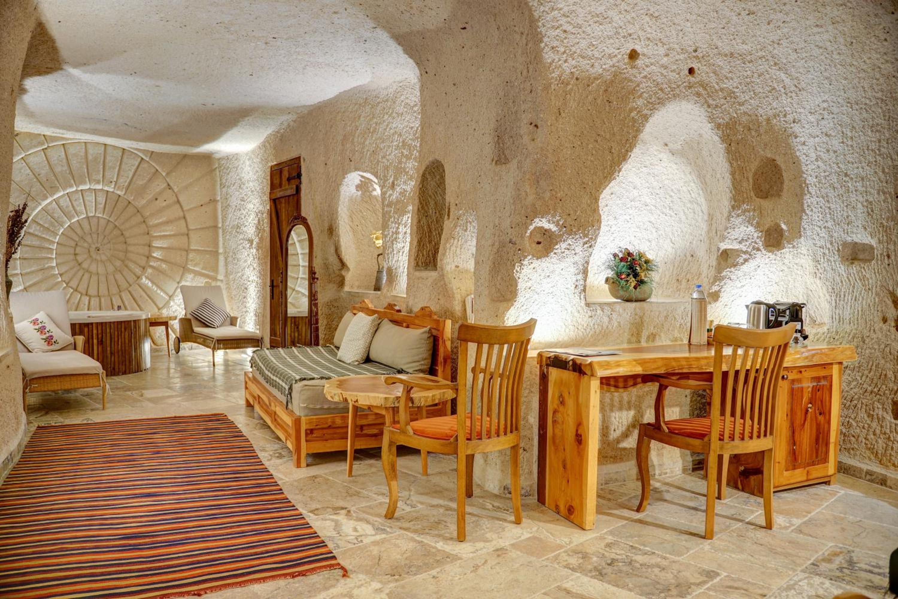 Executive Cave Suite - Photo 27