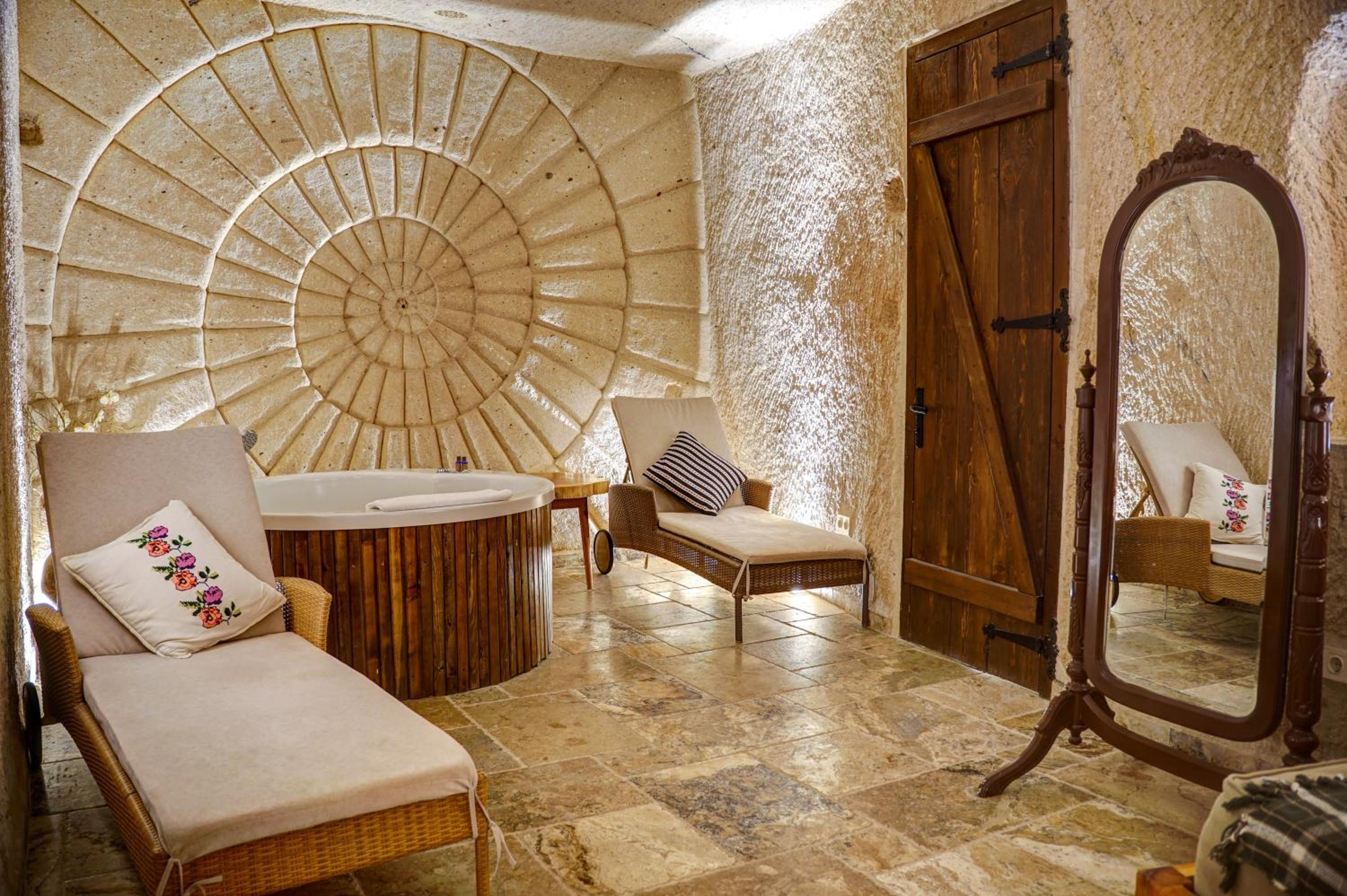 Executive Cave Suite - Photo 34