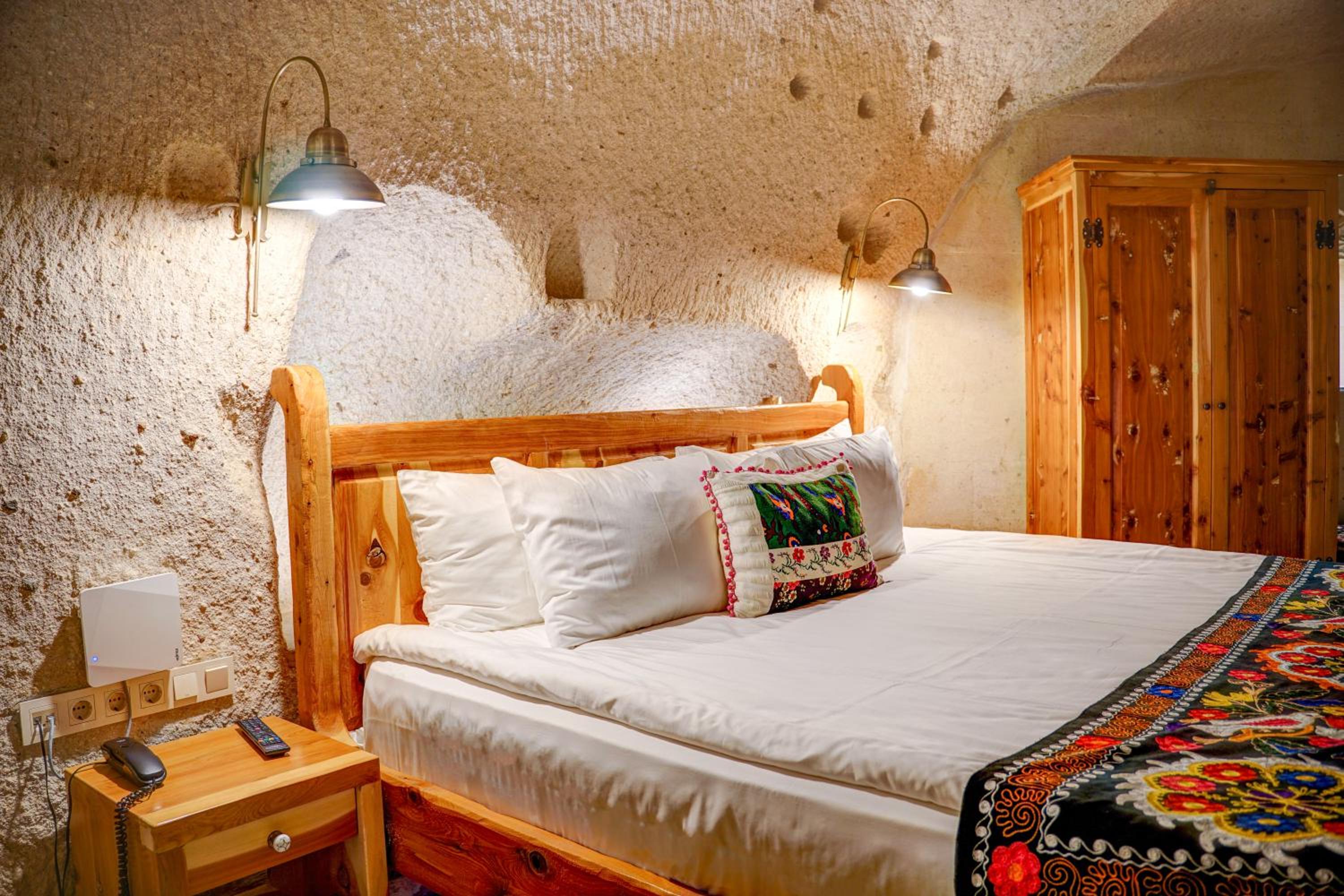 Executive Cave Suite - Photo 36