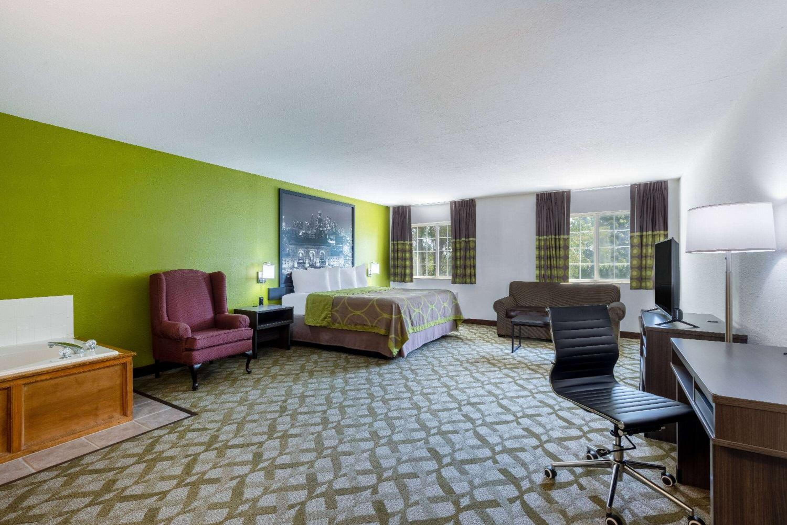 1 King Bed, Studio Suite, Non-Smoking Room