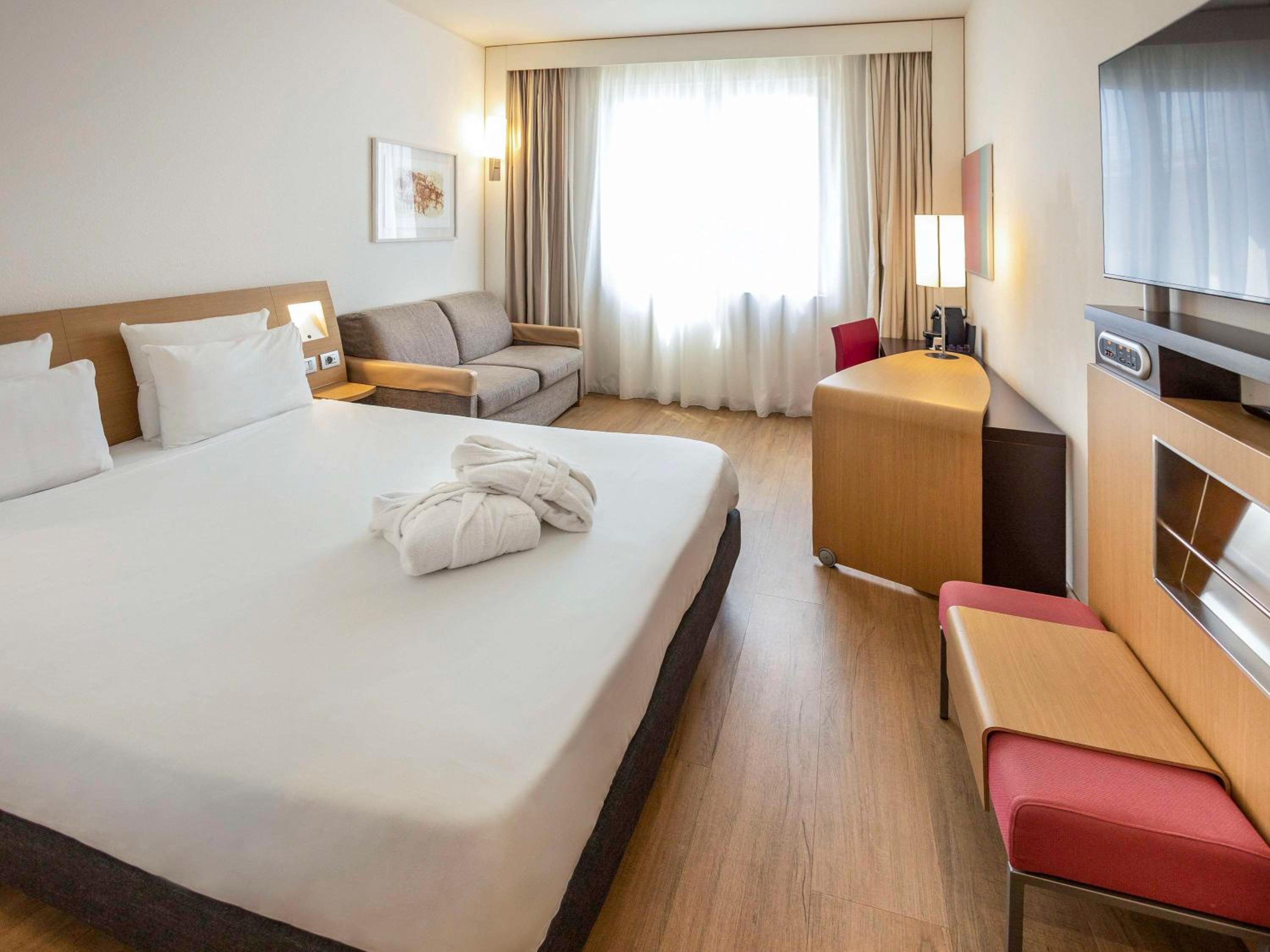Executive Room - Photo 1