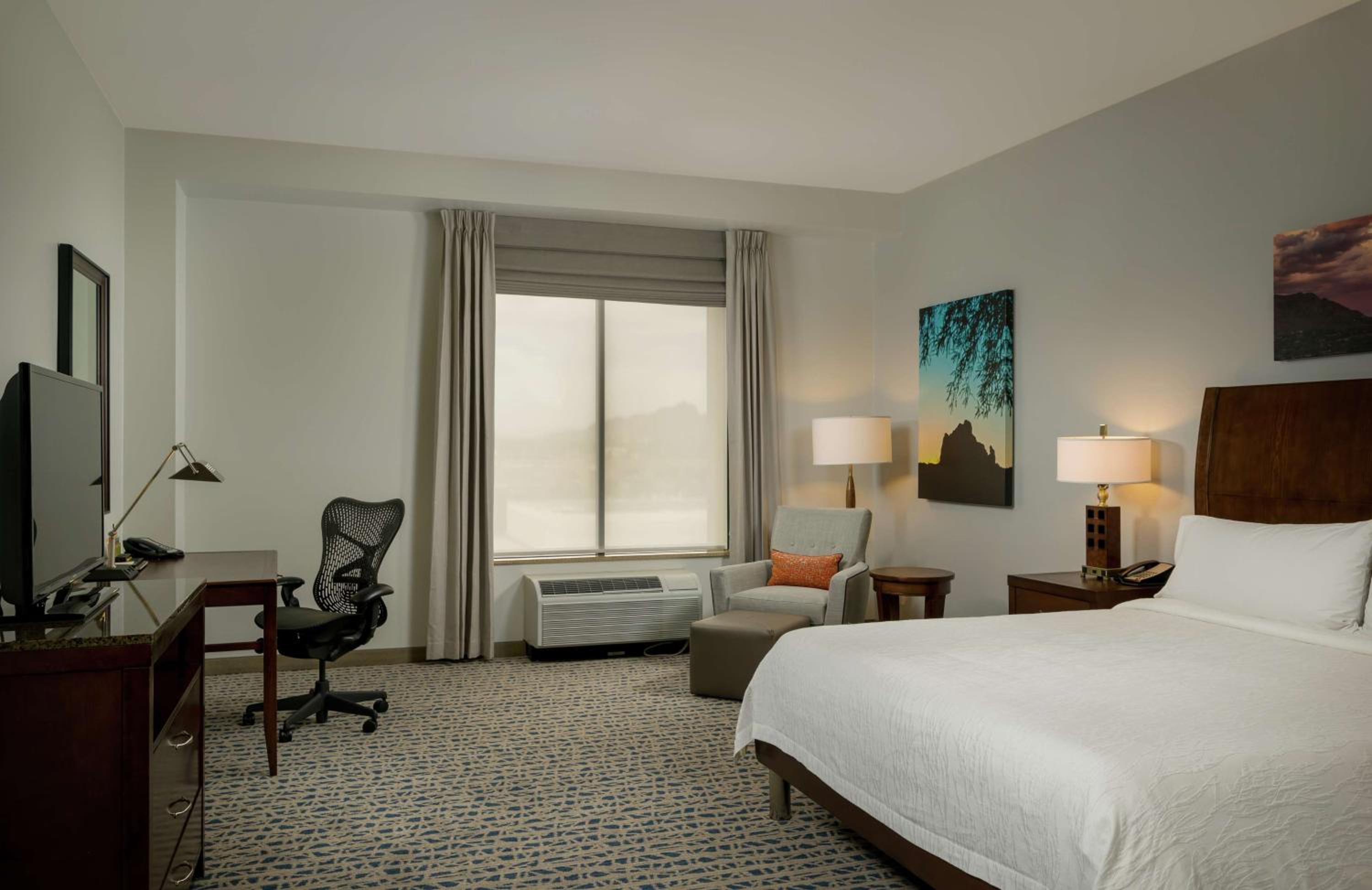 King Room with Bath Tub - Mobility Access - Photo 3