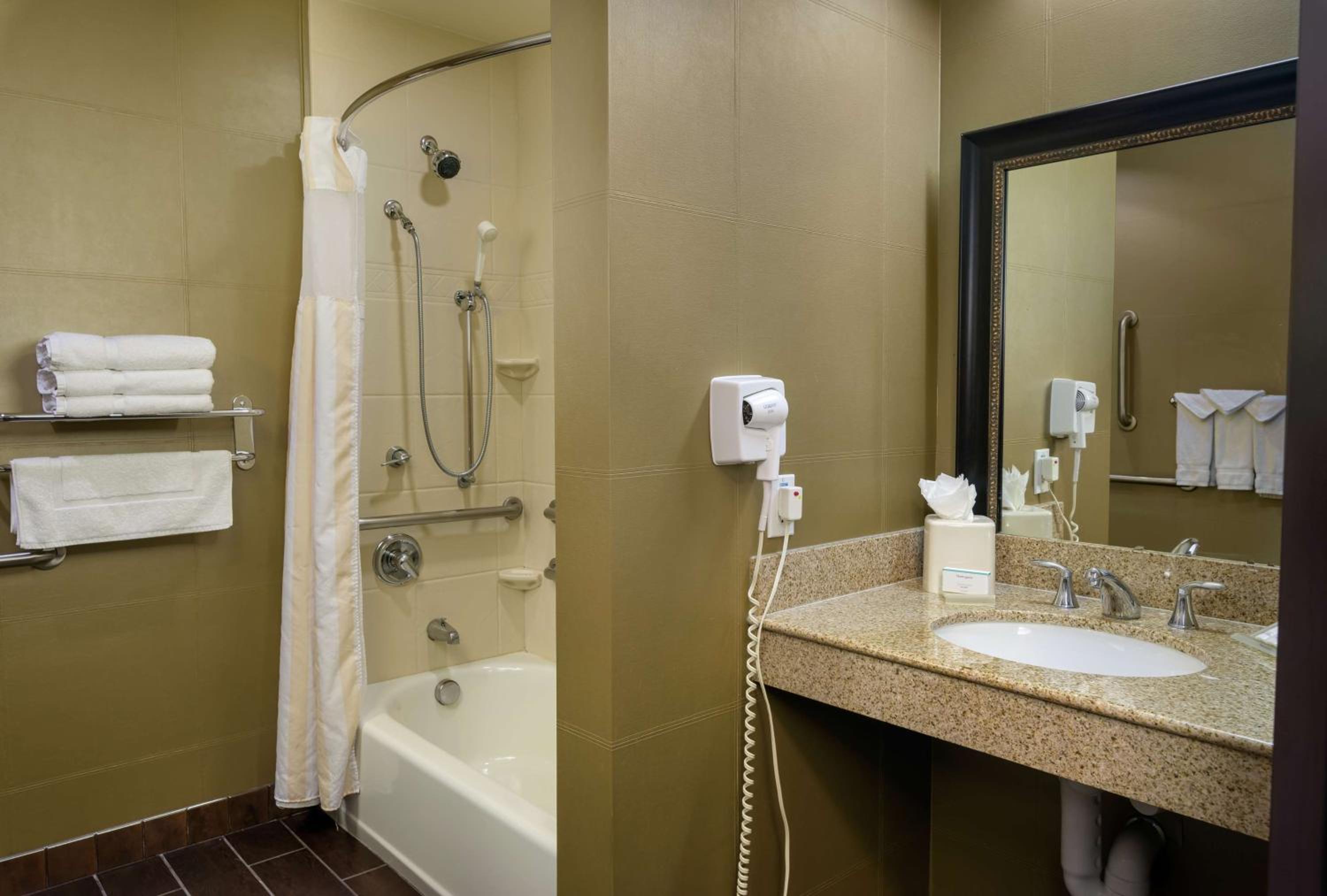 King Room with Bath Tub - Mobility Access - Photo 2