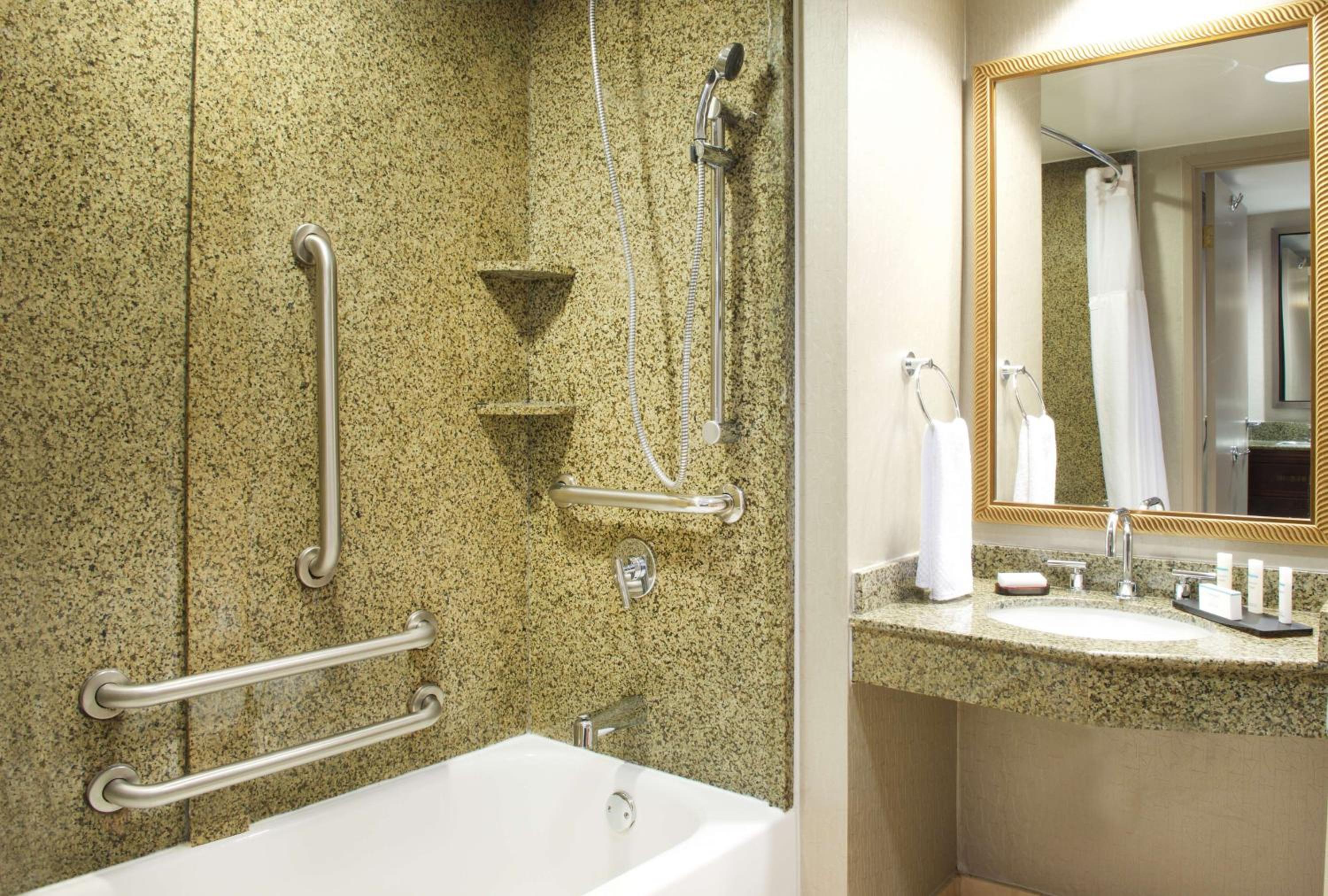 Suite with Two Queen Beds - Mobility and Hearing Access/Non-Smoking - Photo 5