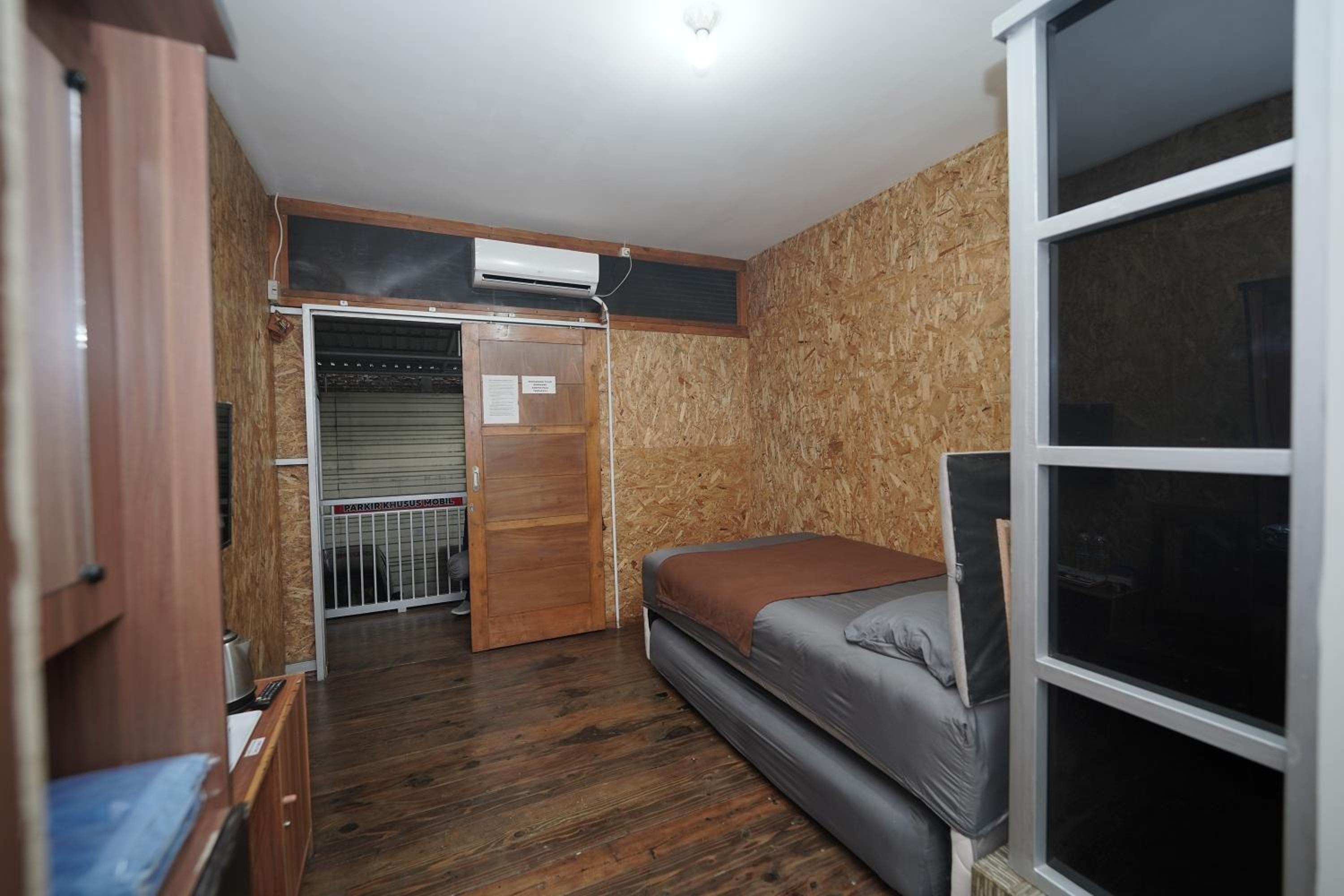 Standard Double or Twin Room - Photo 8