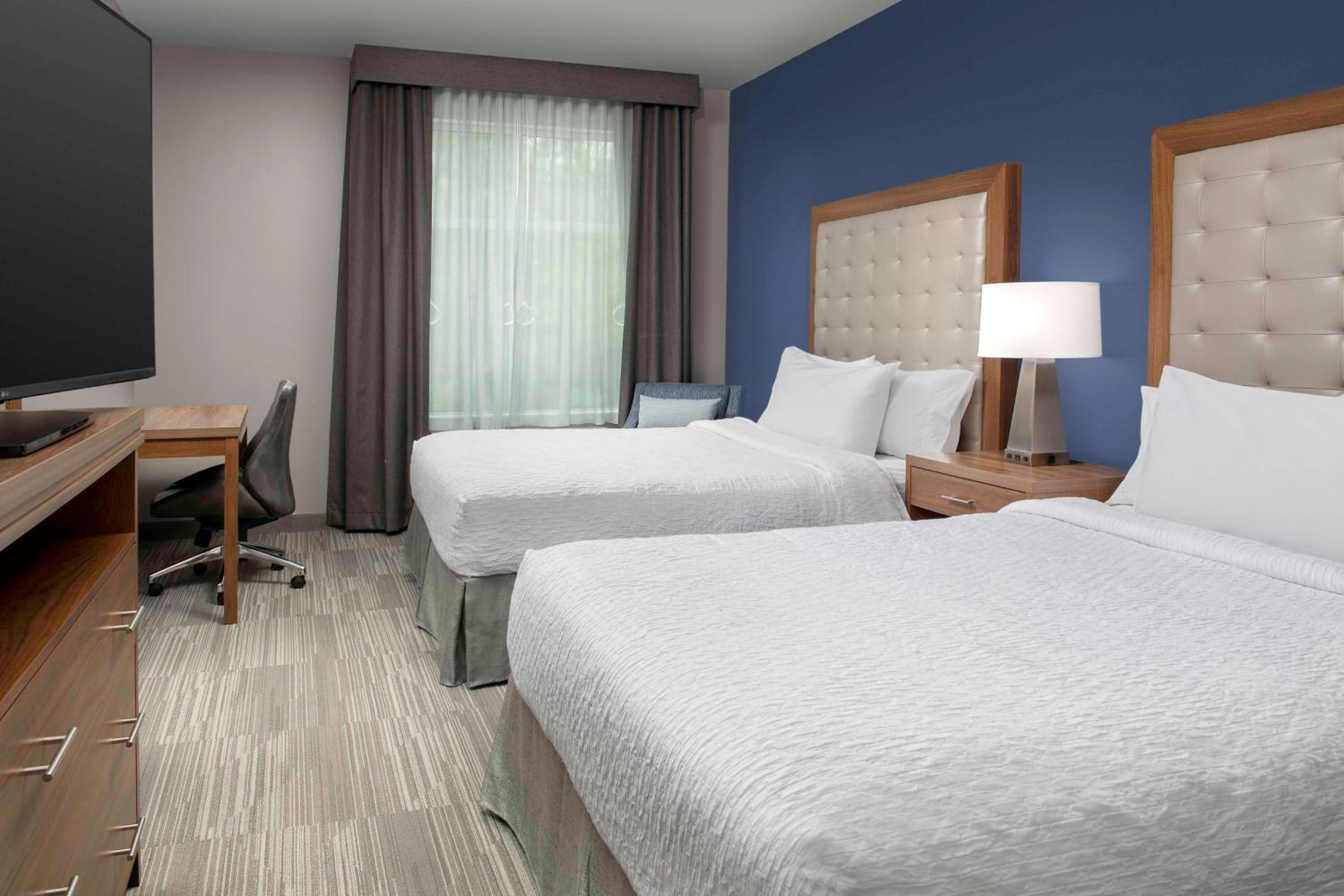 Suite with Two Queen Beds and Tub - Mobility Accessible - Photo 8