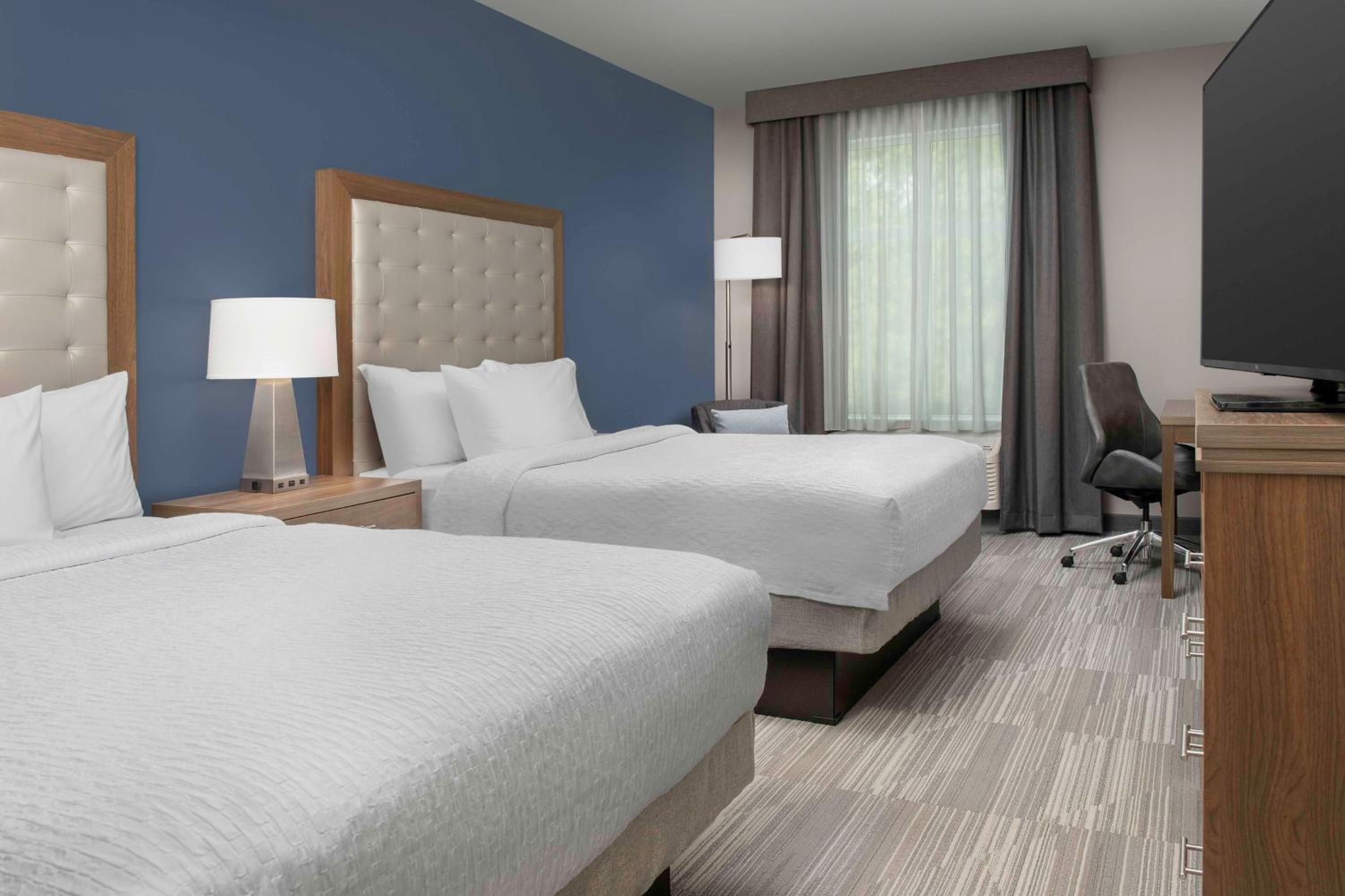 One-Bedroom Queen Suite with Two Queen Beds - Photo 4