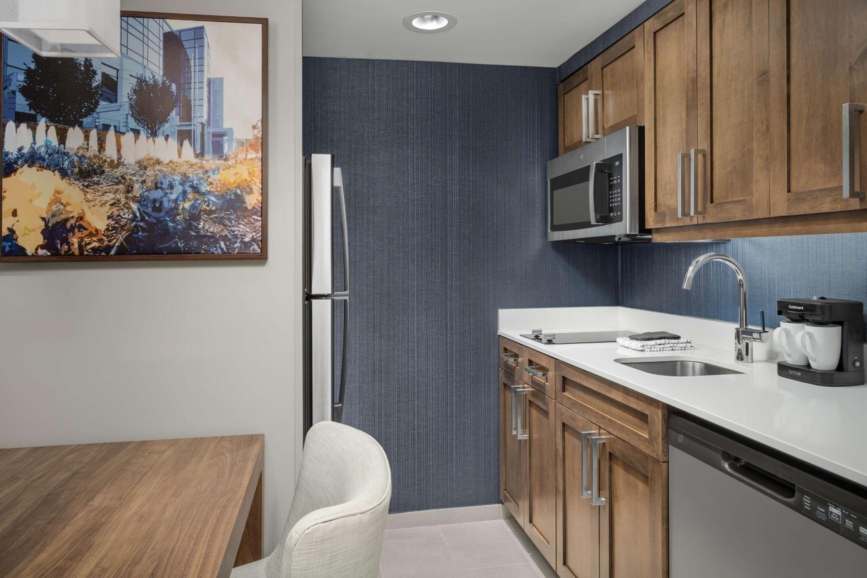 One-Bedroom King Suite - Photo 7
