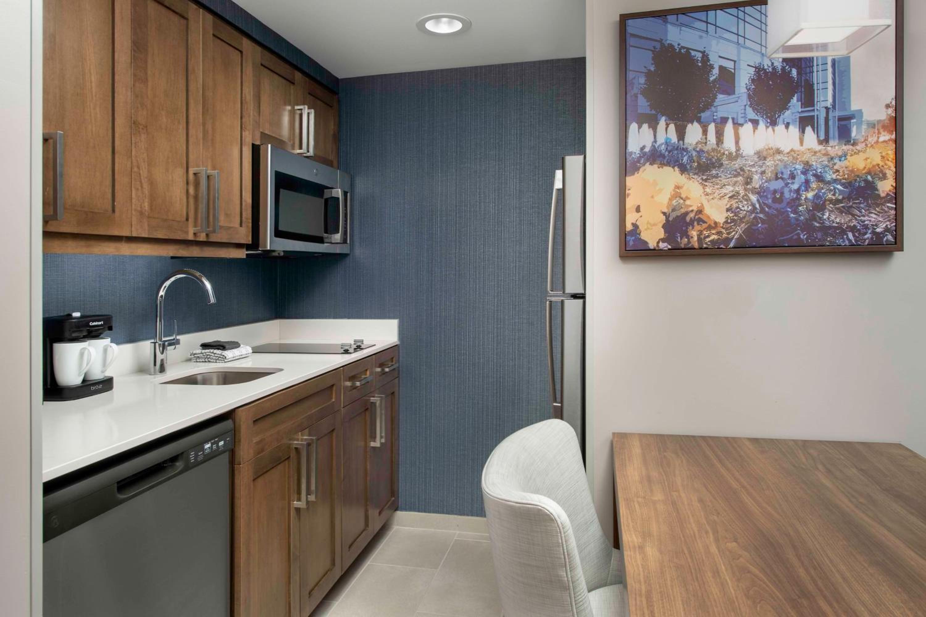 One-Bedroom King Suite - Photo 8
