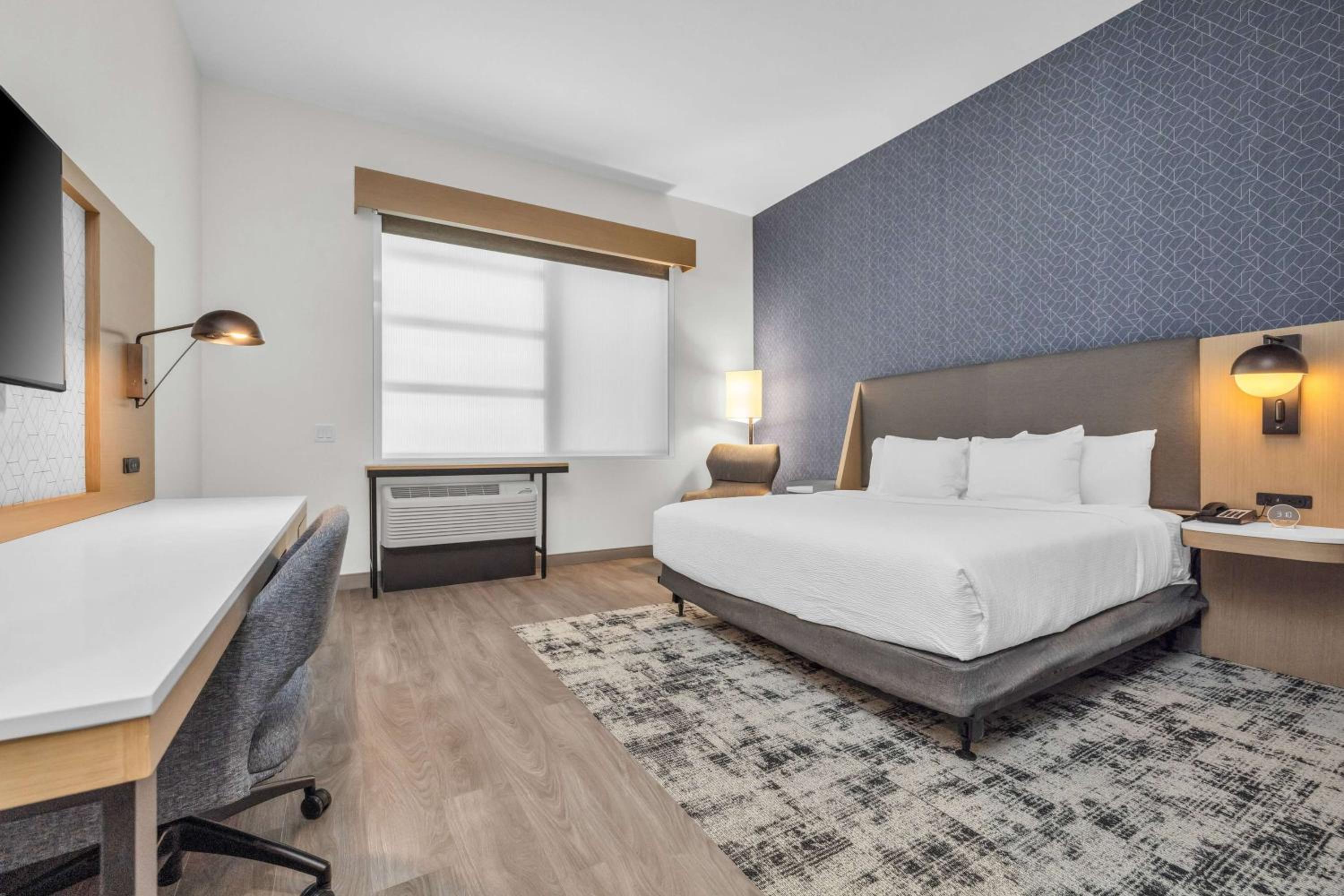 King Room - Non-Smoking - Photo 1