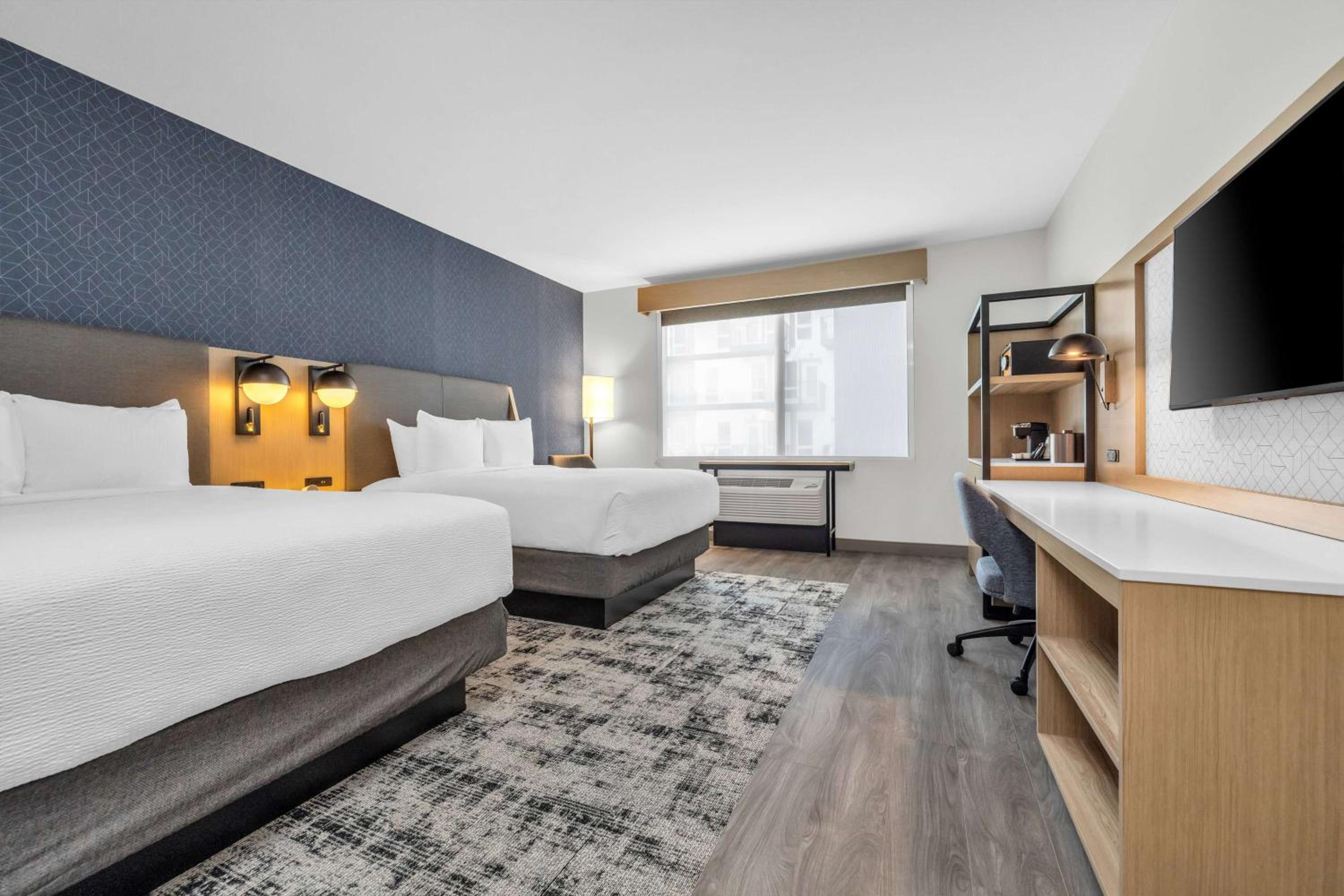 Queen Room with Two Queen Beds - Non-Smoking - Photo 1