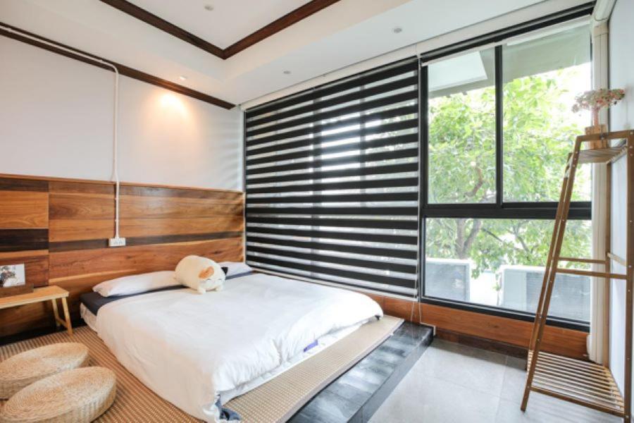 Double room with windows and shared bathroom