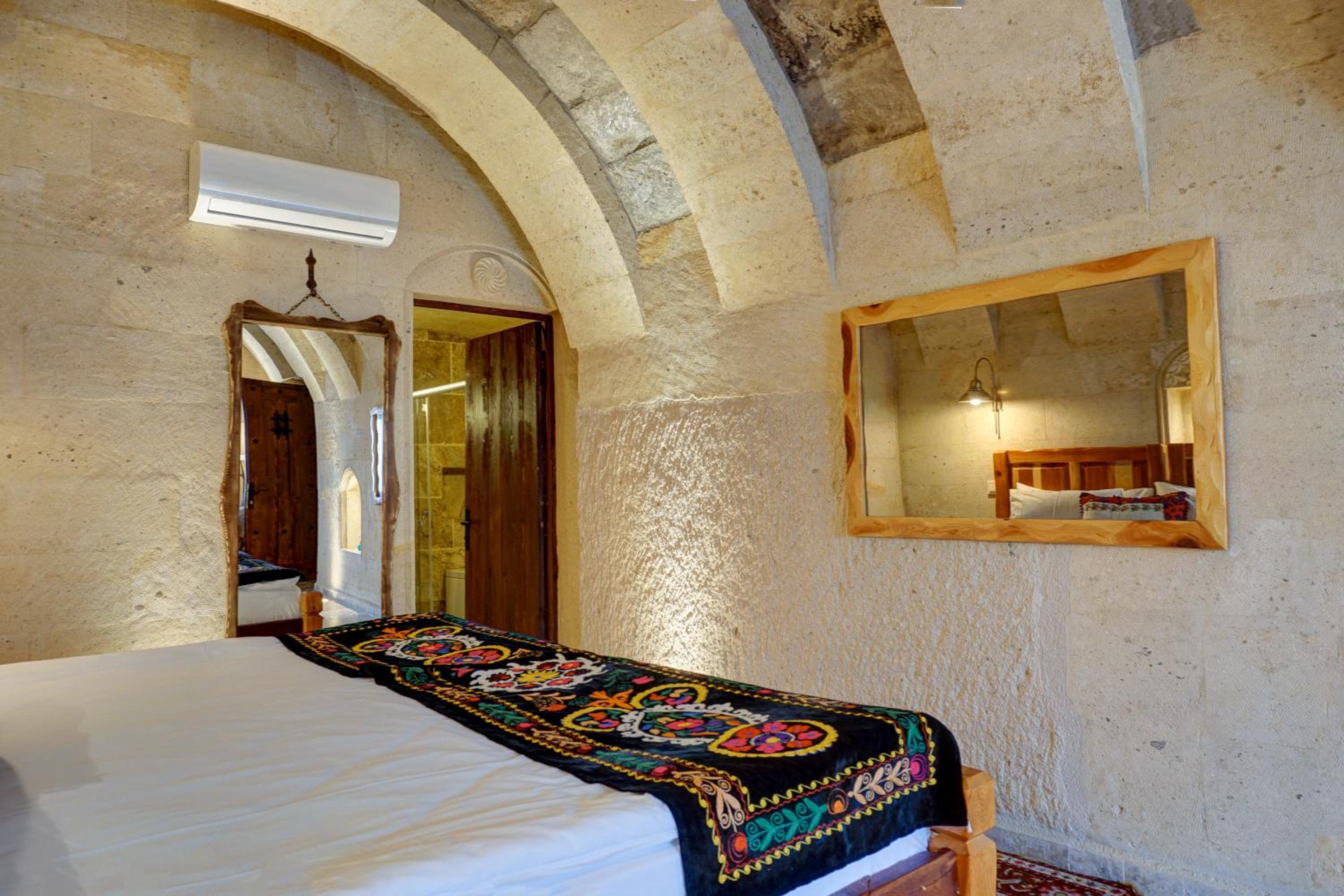 Deluxe Suite - Photo 28