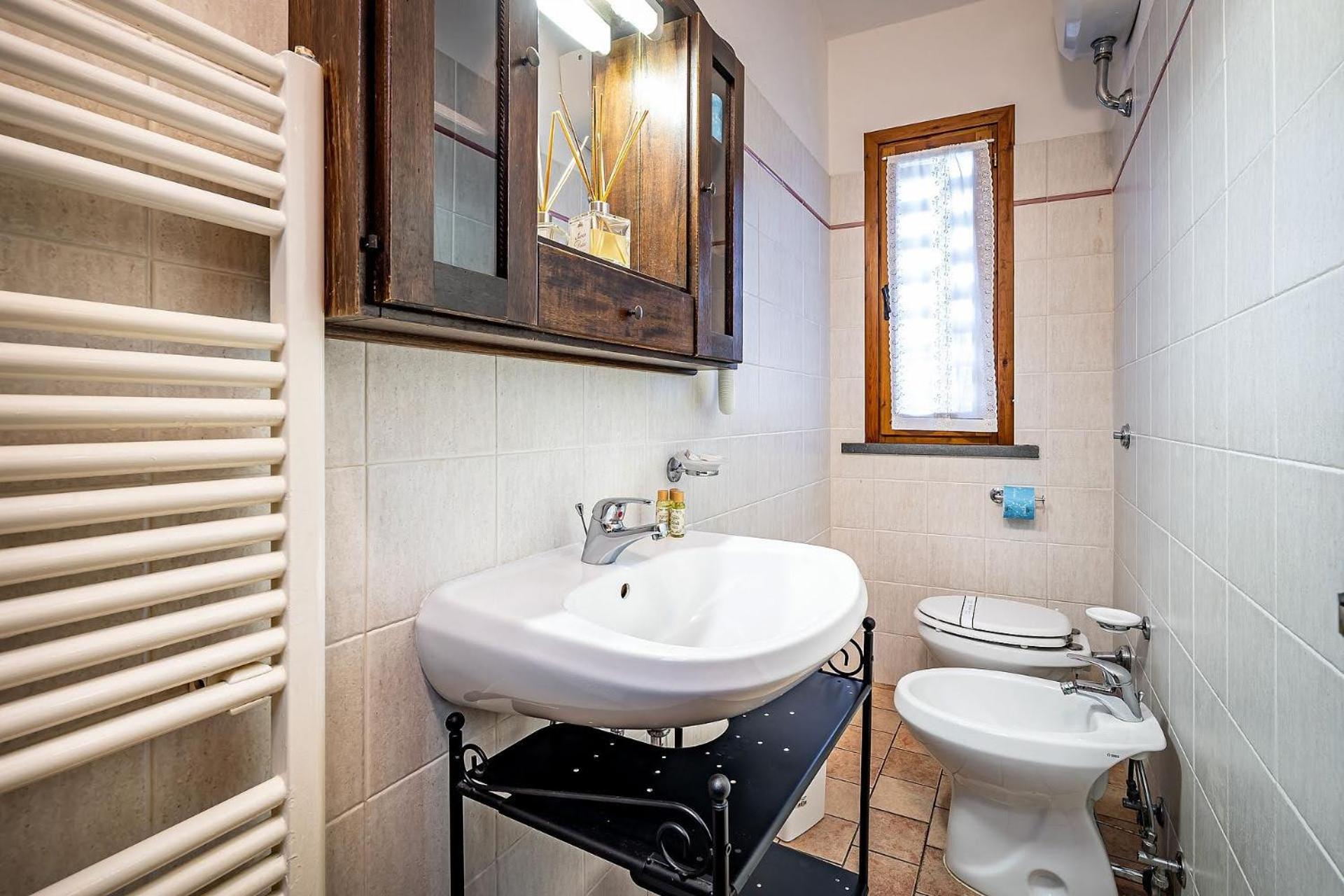 Double Room - Photo 12