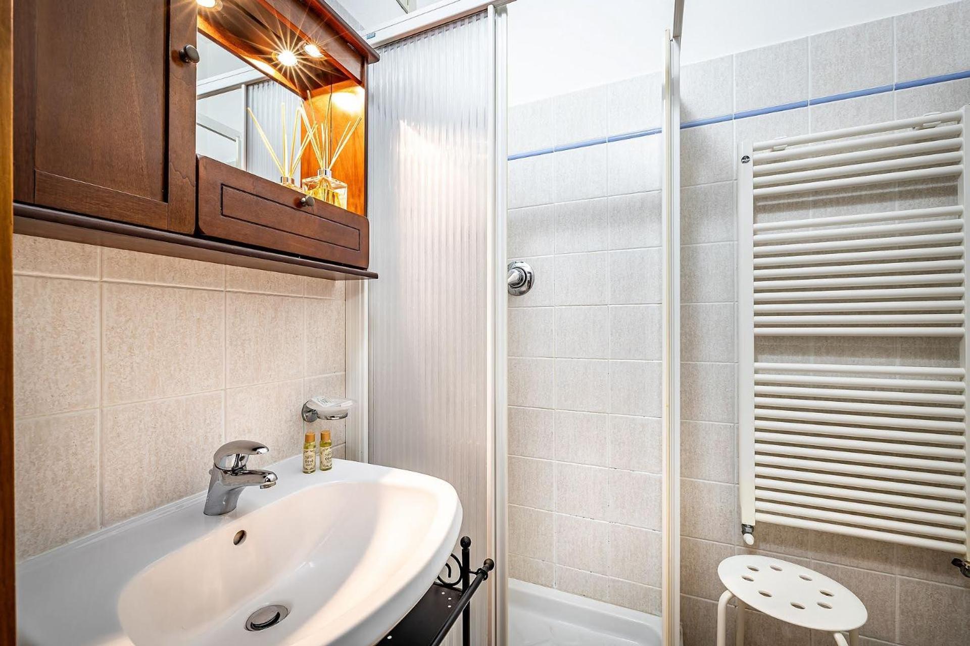 Double Room - Photo 8