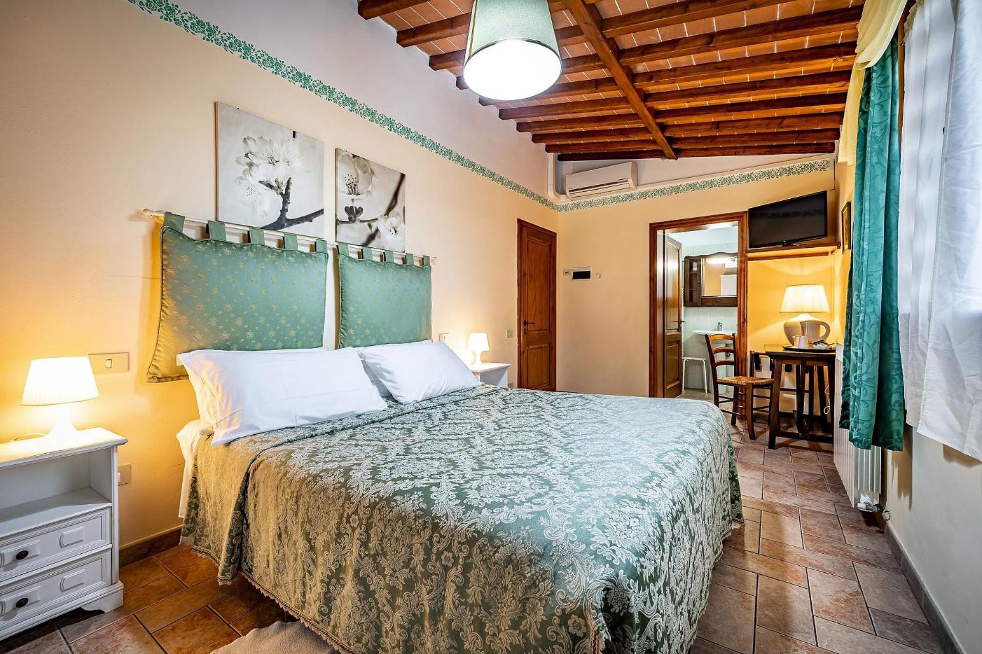 Double Room - Photo 7