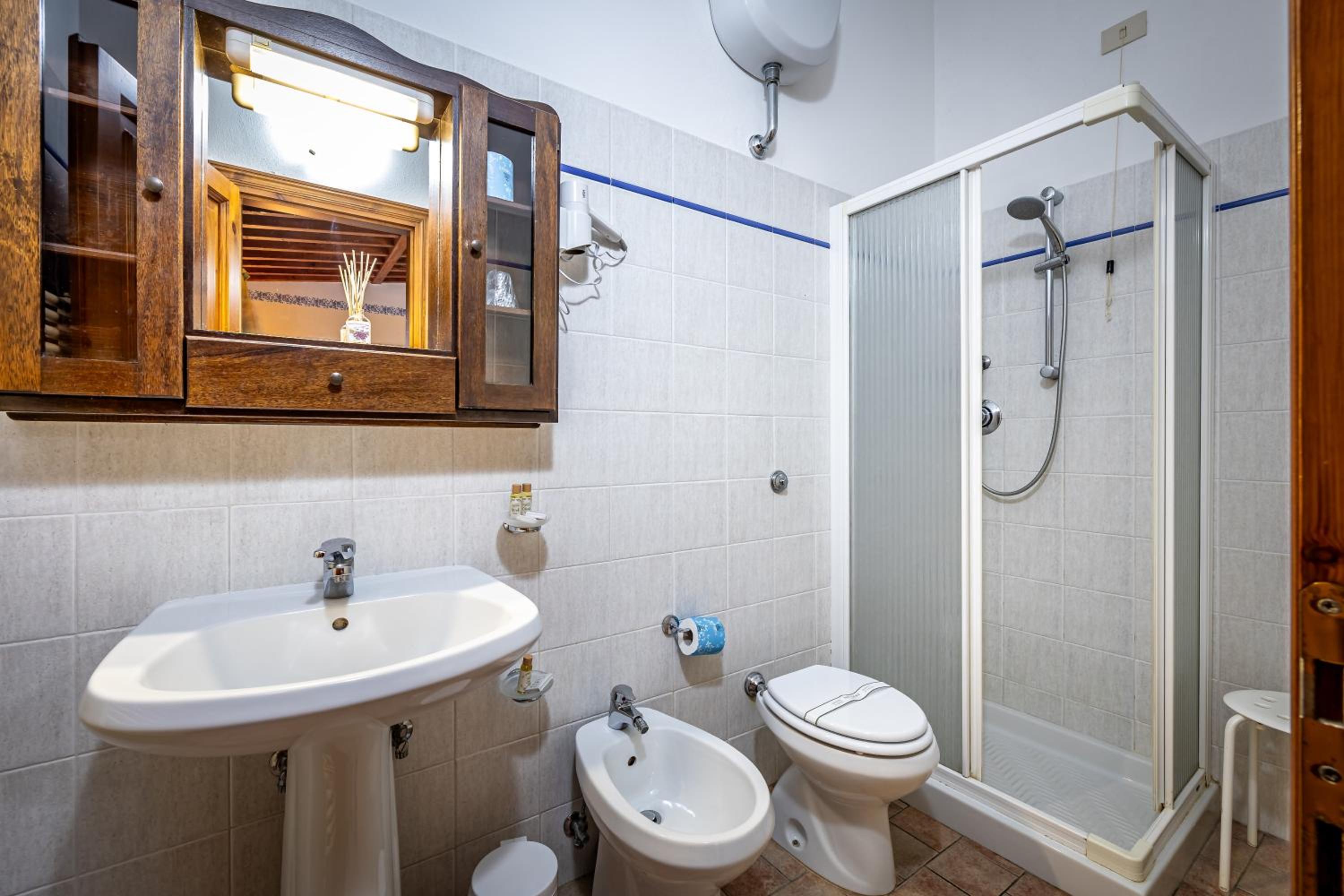 Double Room - Photo 10