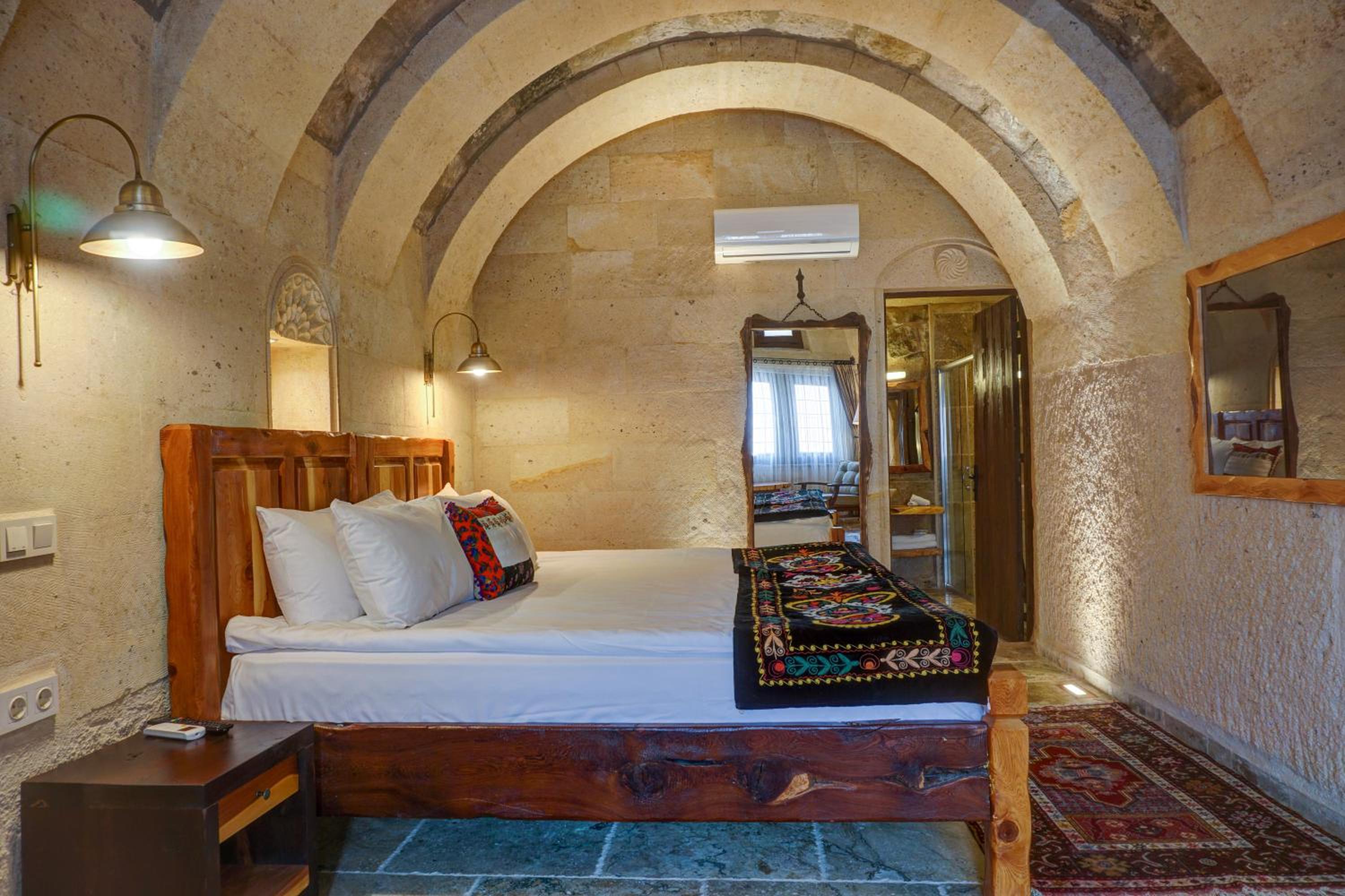 Deluxe Suite - Photo 29