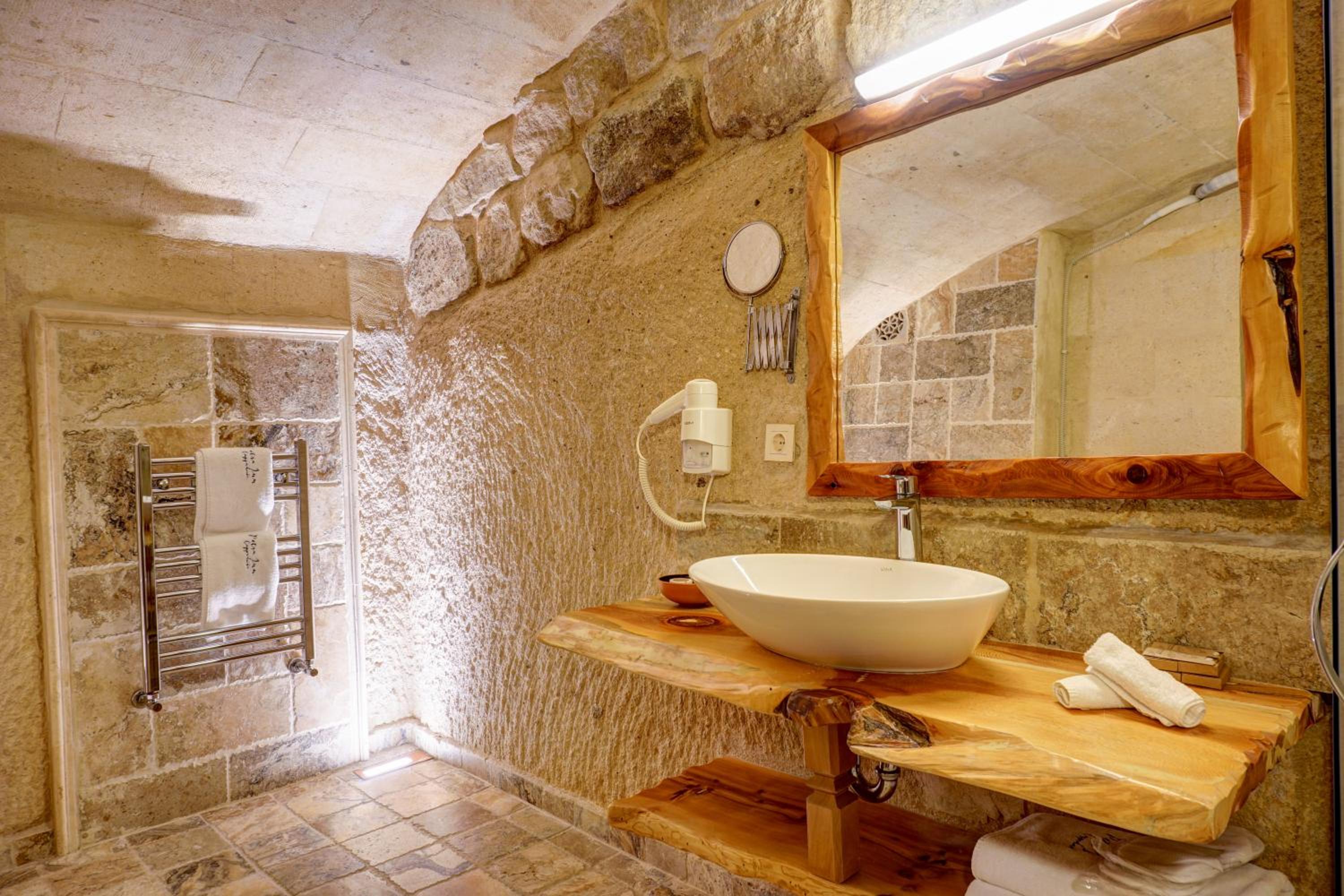 Deluxe Suite - Photo 25