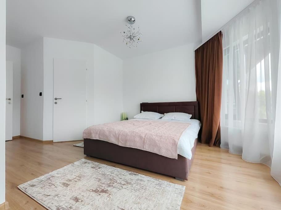 Four-Bedroom House photo 1