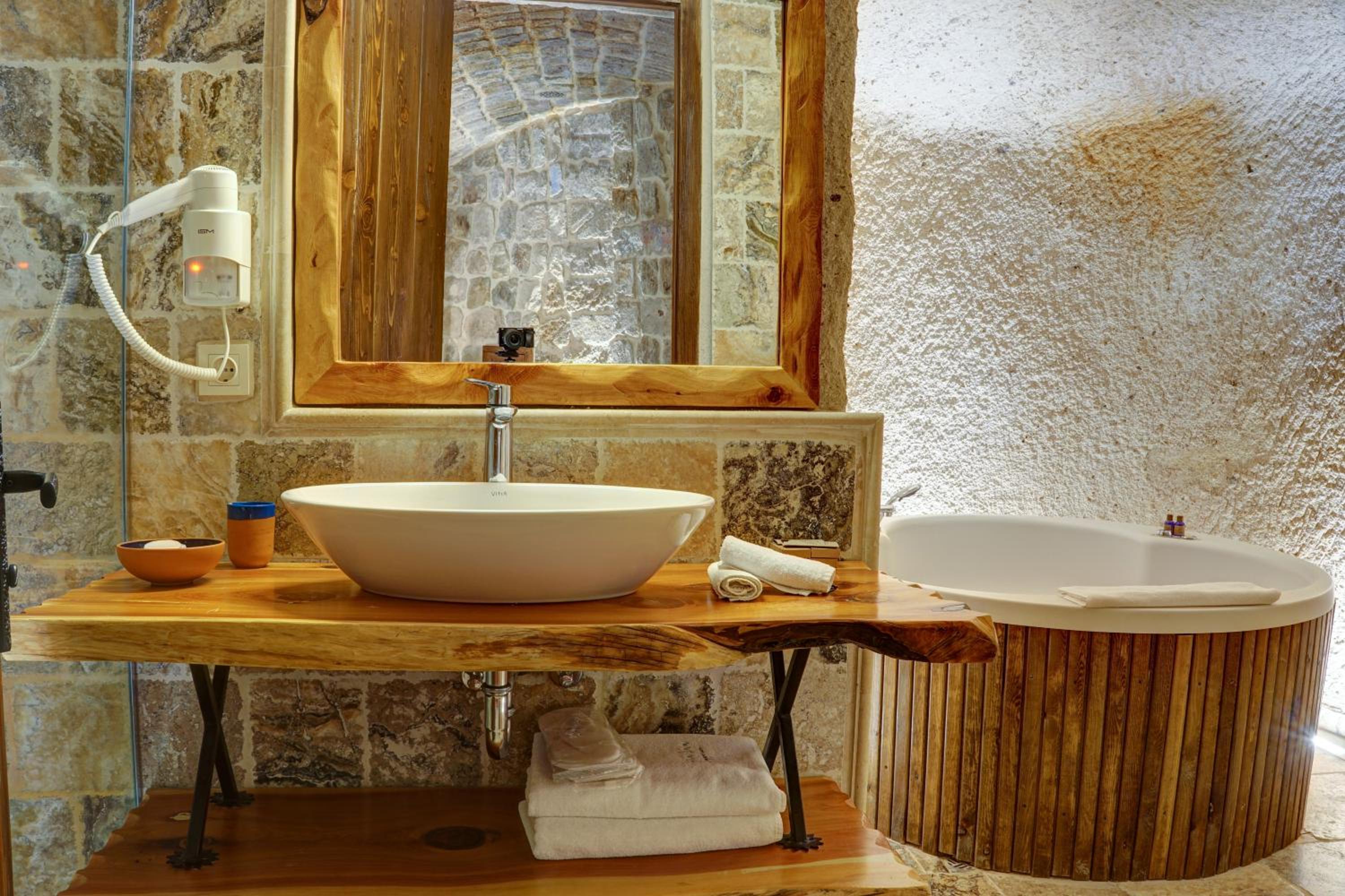 Deluxe Suite - Photo 16