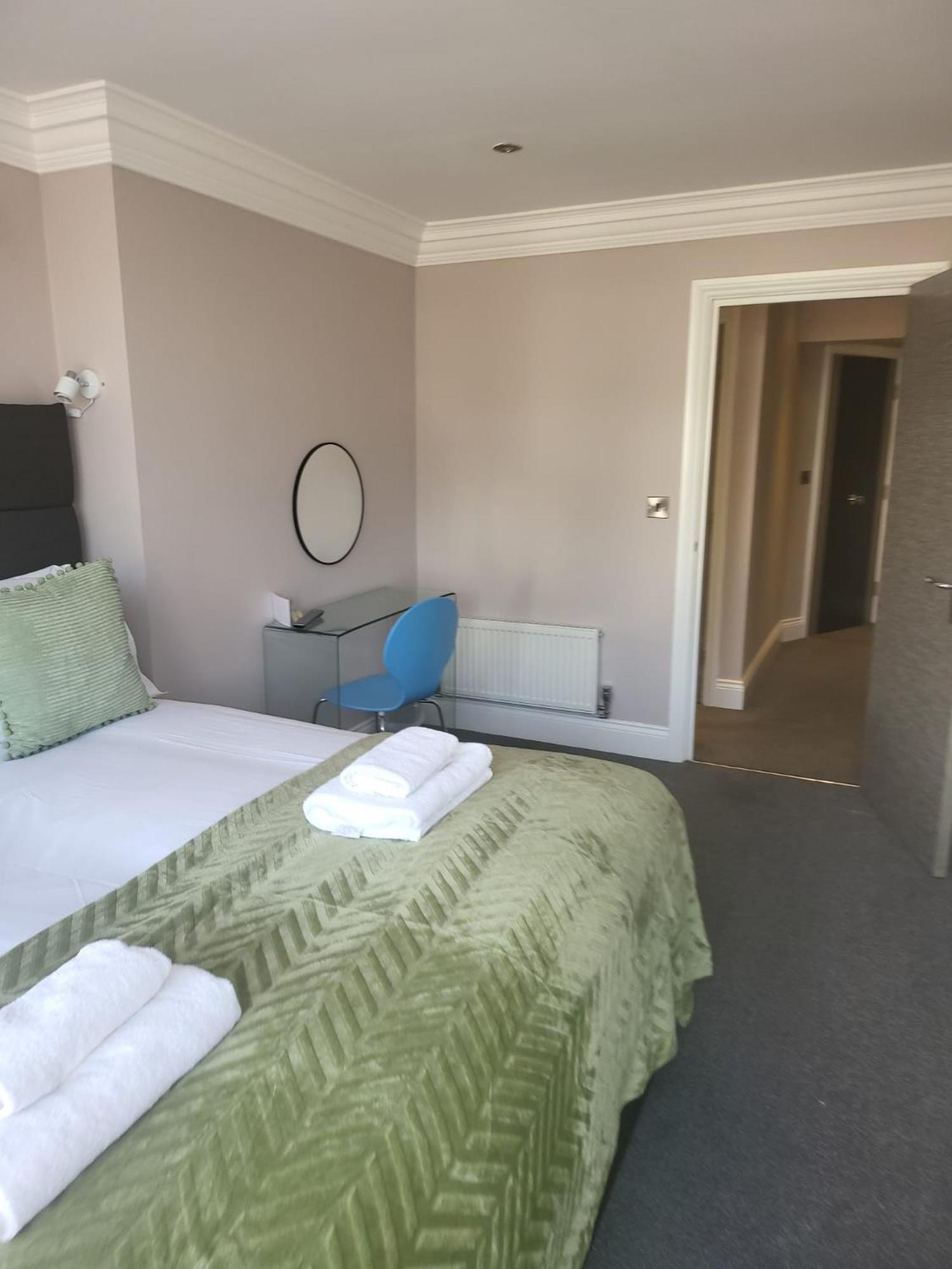 Luxury Two Bedroom One Bathroom Apartment