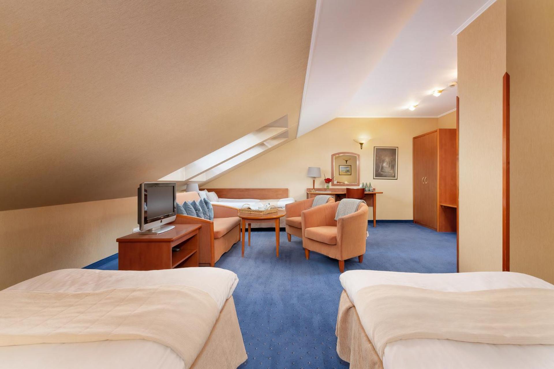 Economy Triple Room photo 1