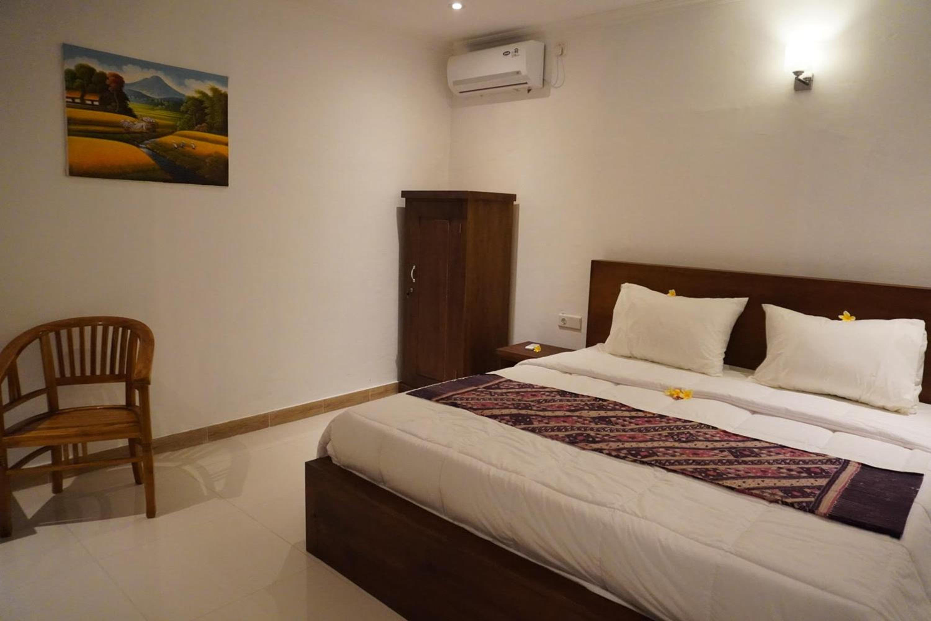 Standard Queen Room - Photo 10