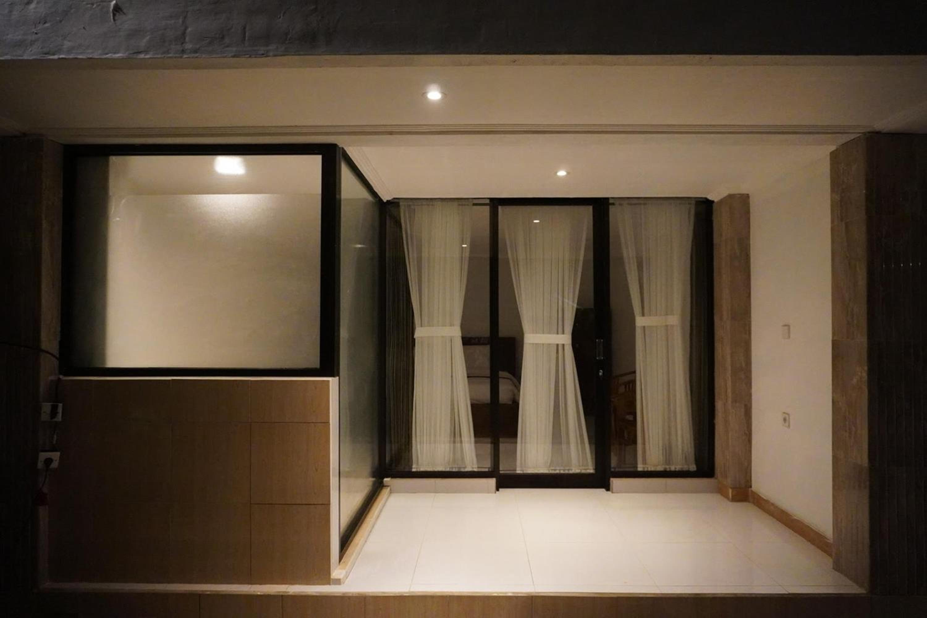 Standard Queen Room - Photo 8
