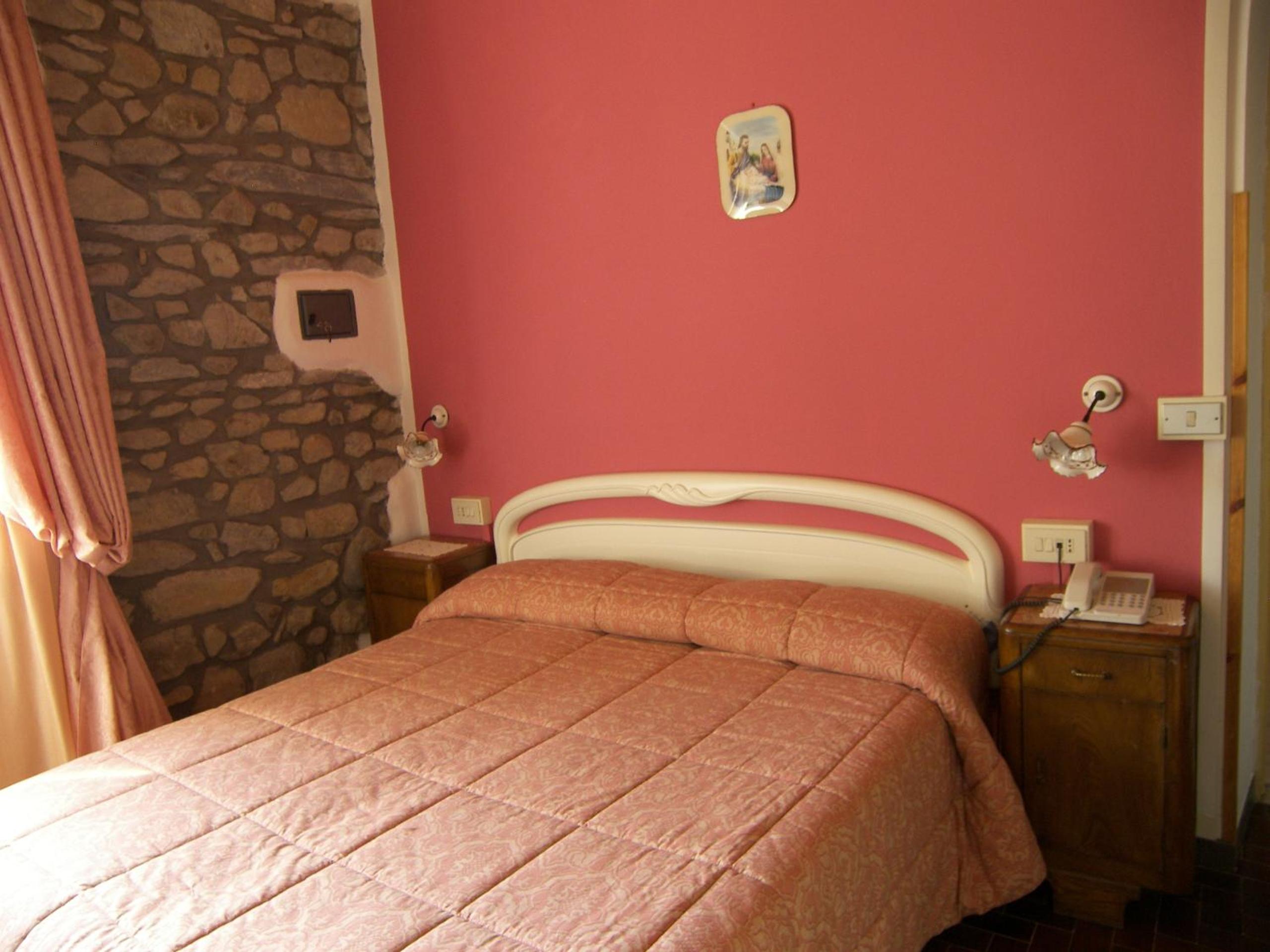 Double or Twin Room photo 3