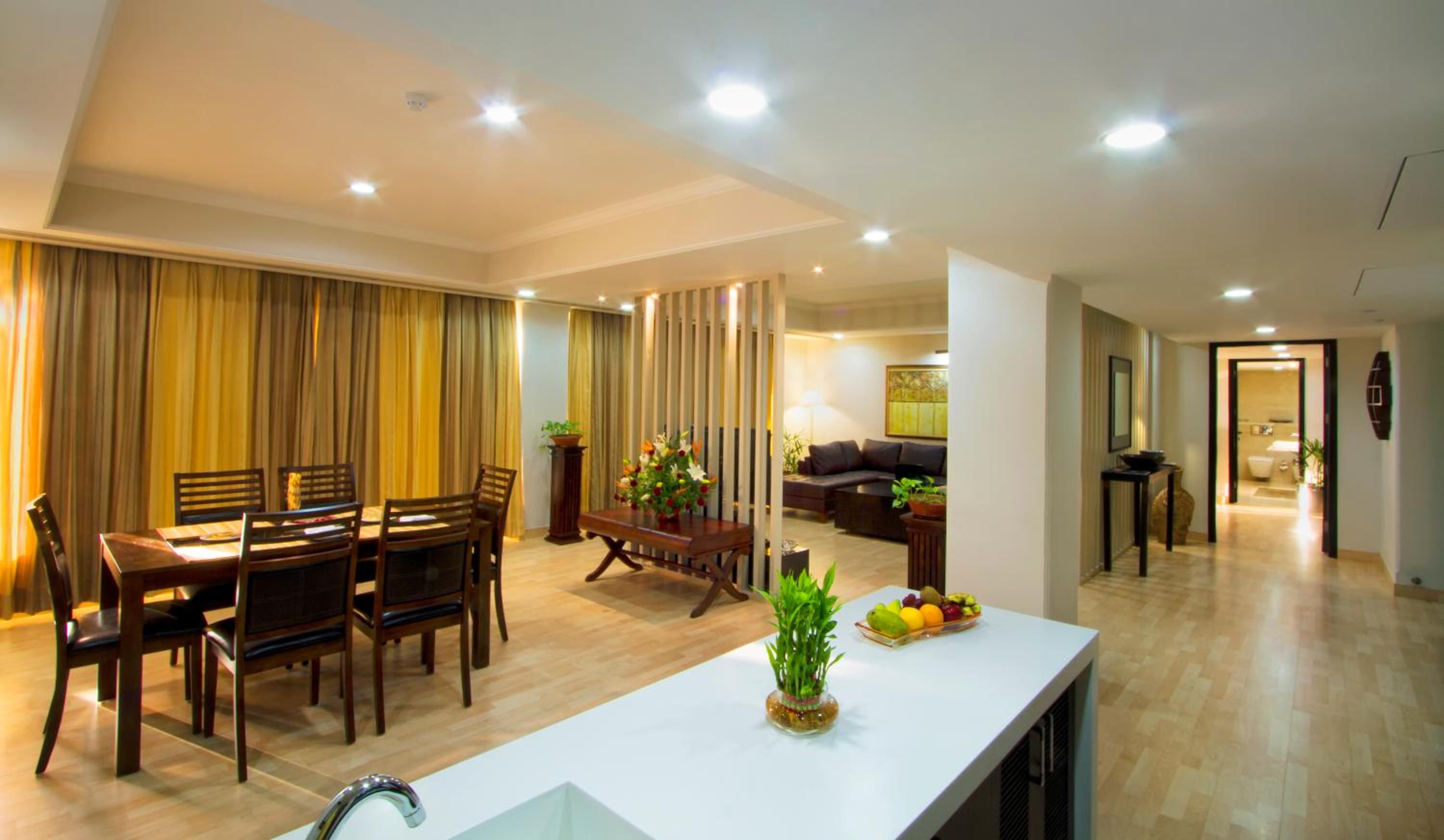 Piccadily Suite with round trip airport transfers photo