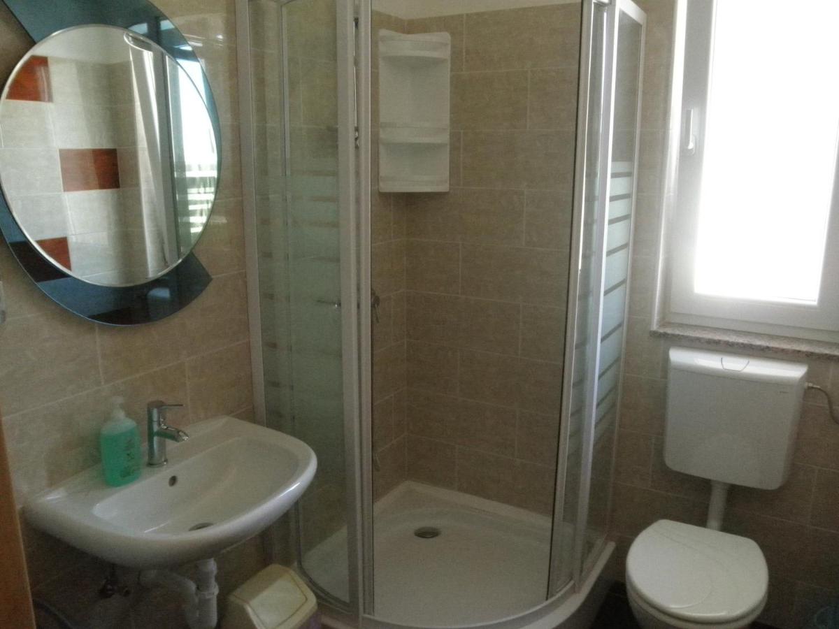 Apartment with Balcony - Photo 11