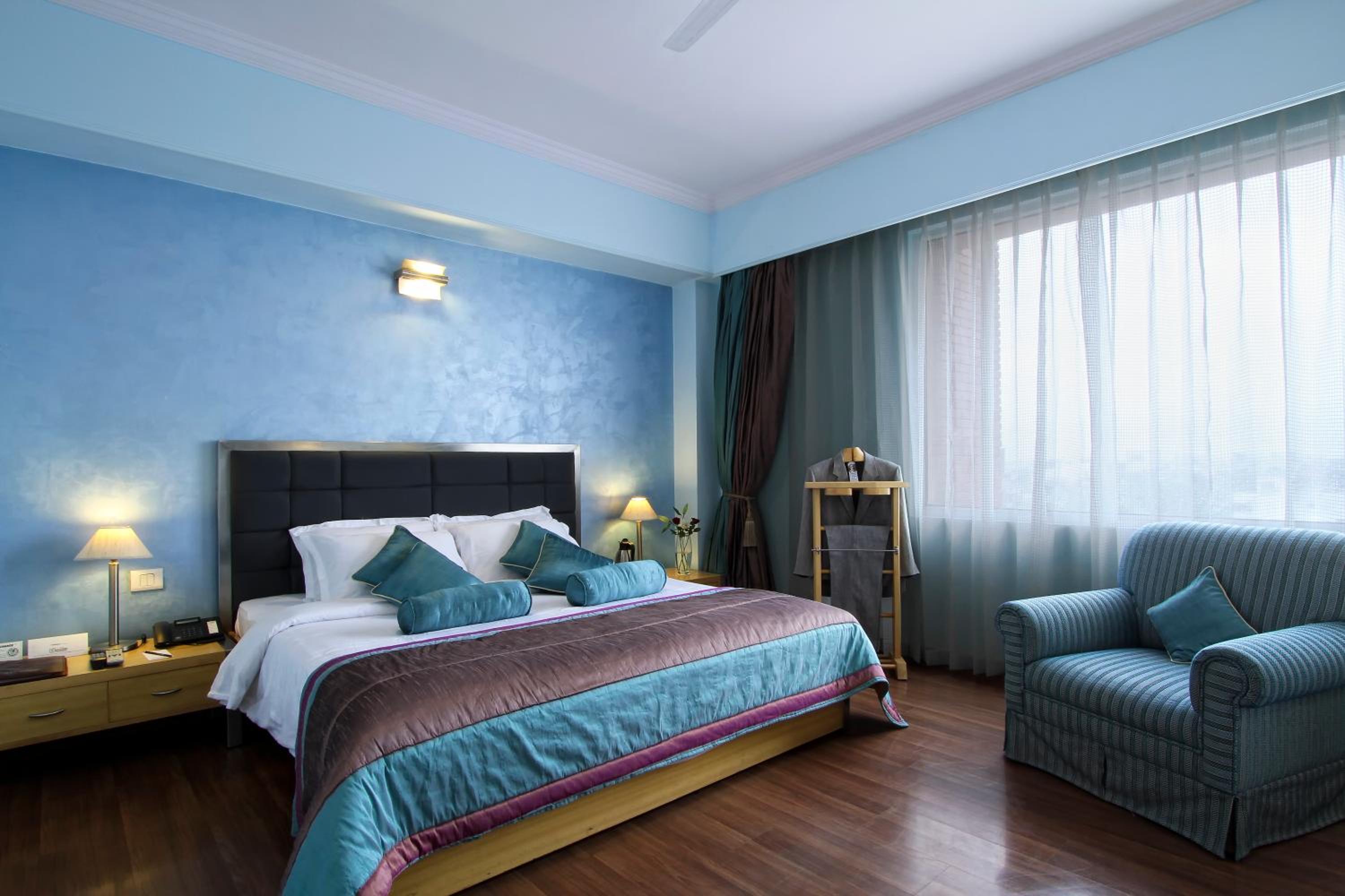 Suite with round trip airport transfers
