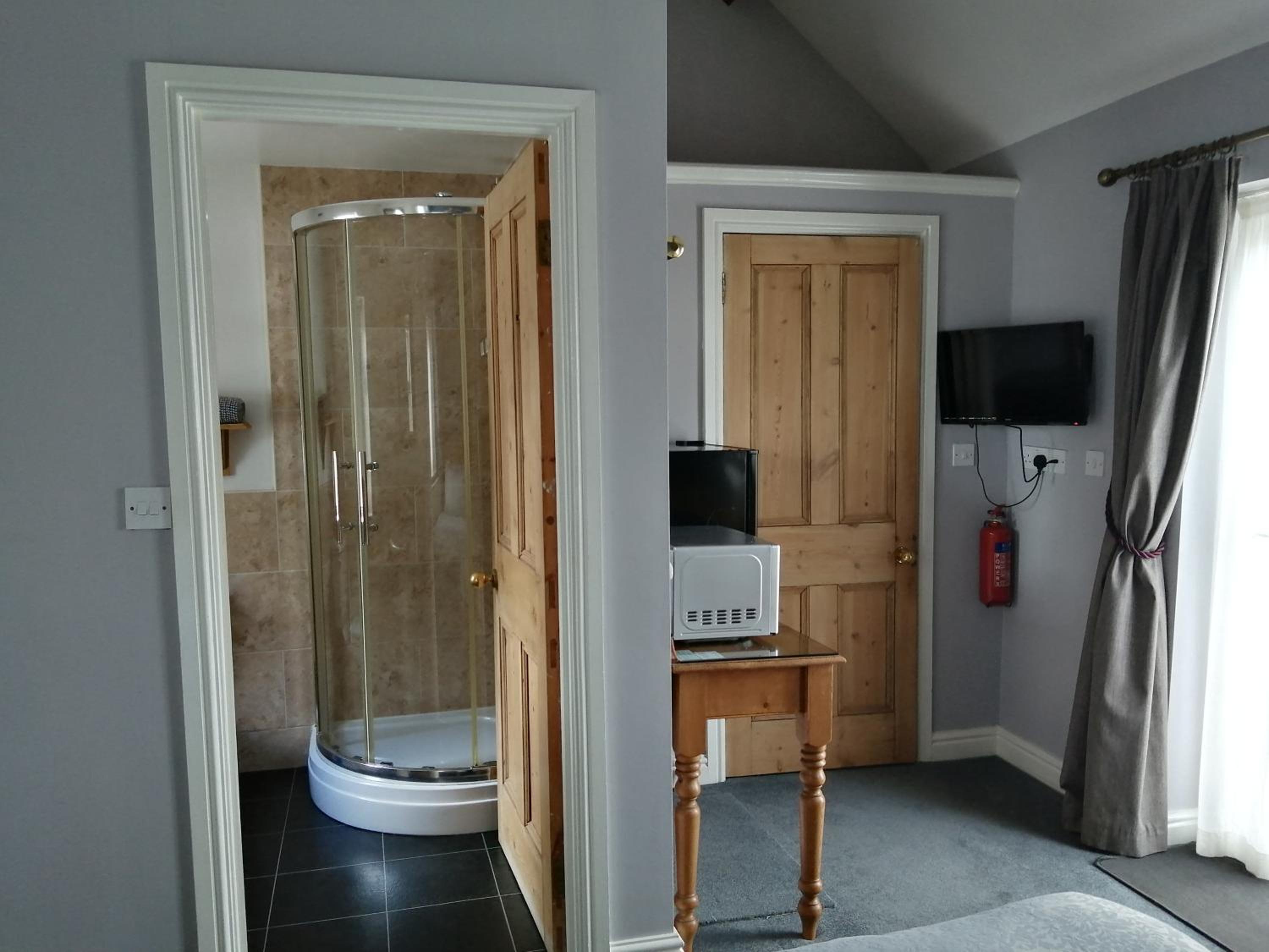 Large Double or Twin Room photo 2