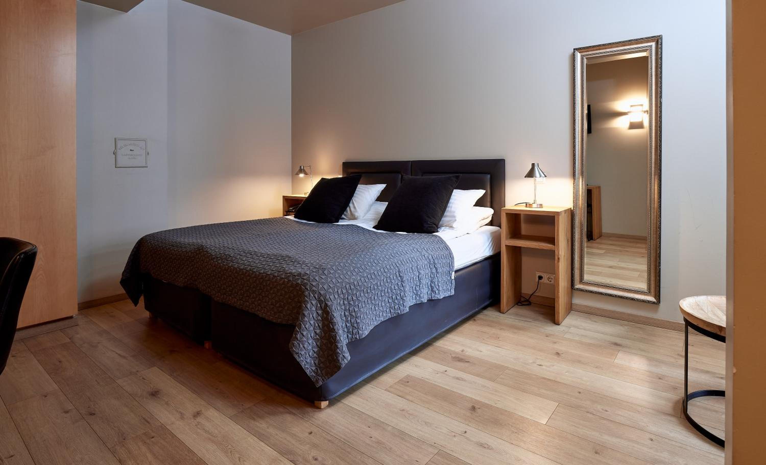 Standard Double or Twin Room - Photo 7