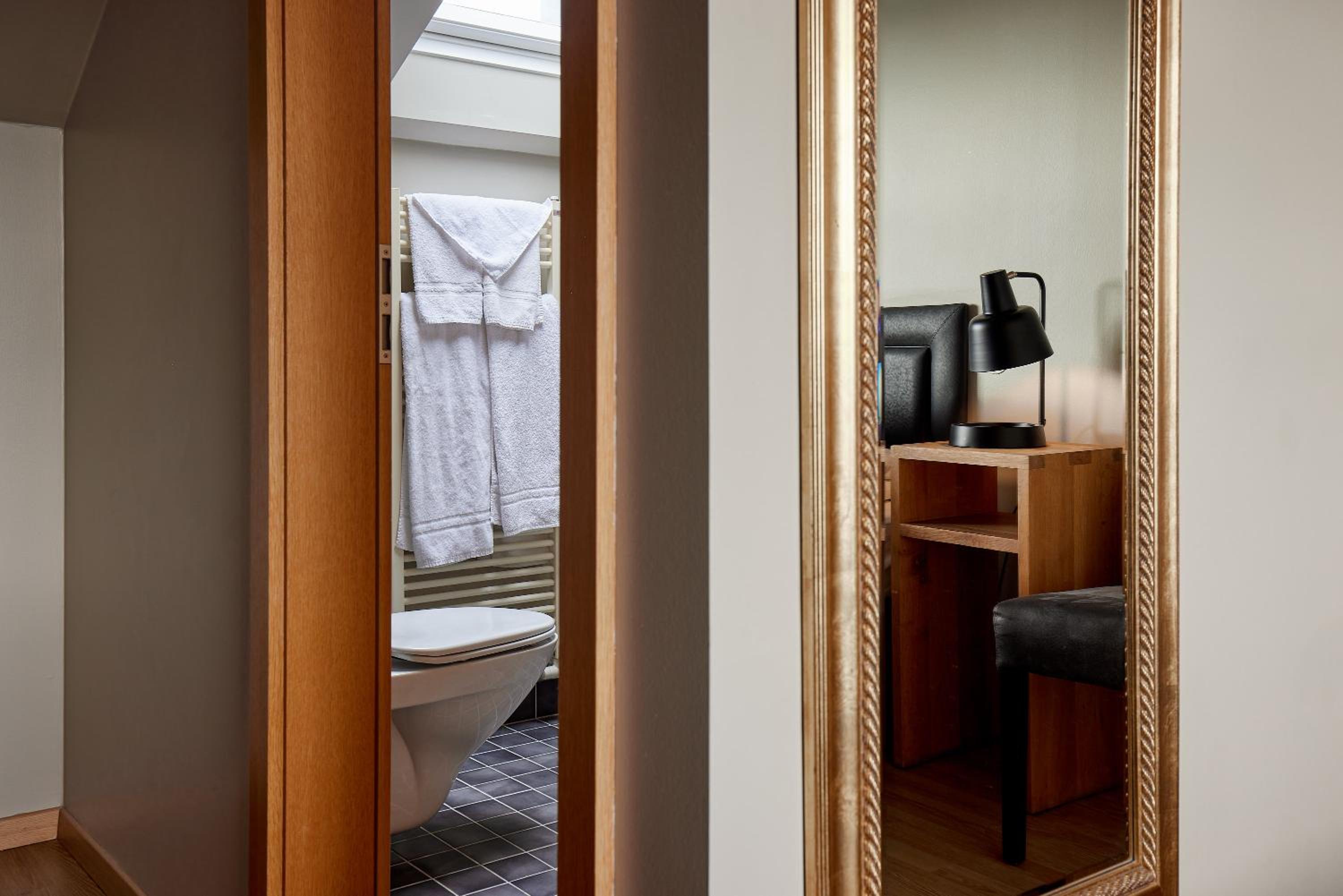 Standard Double or Twin Room - Photo 17