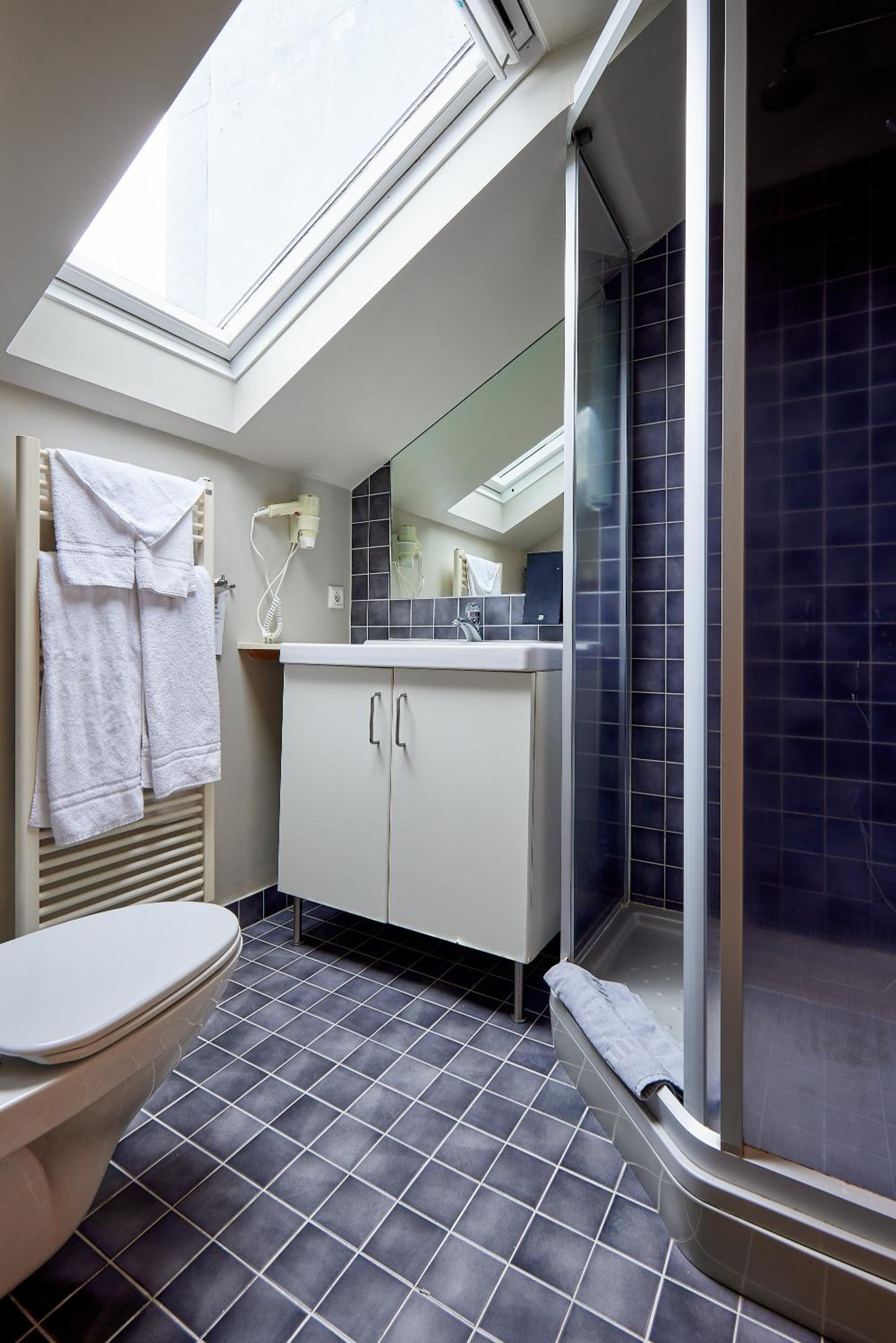 Standard Double or Twin Room - Photo 20