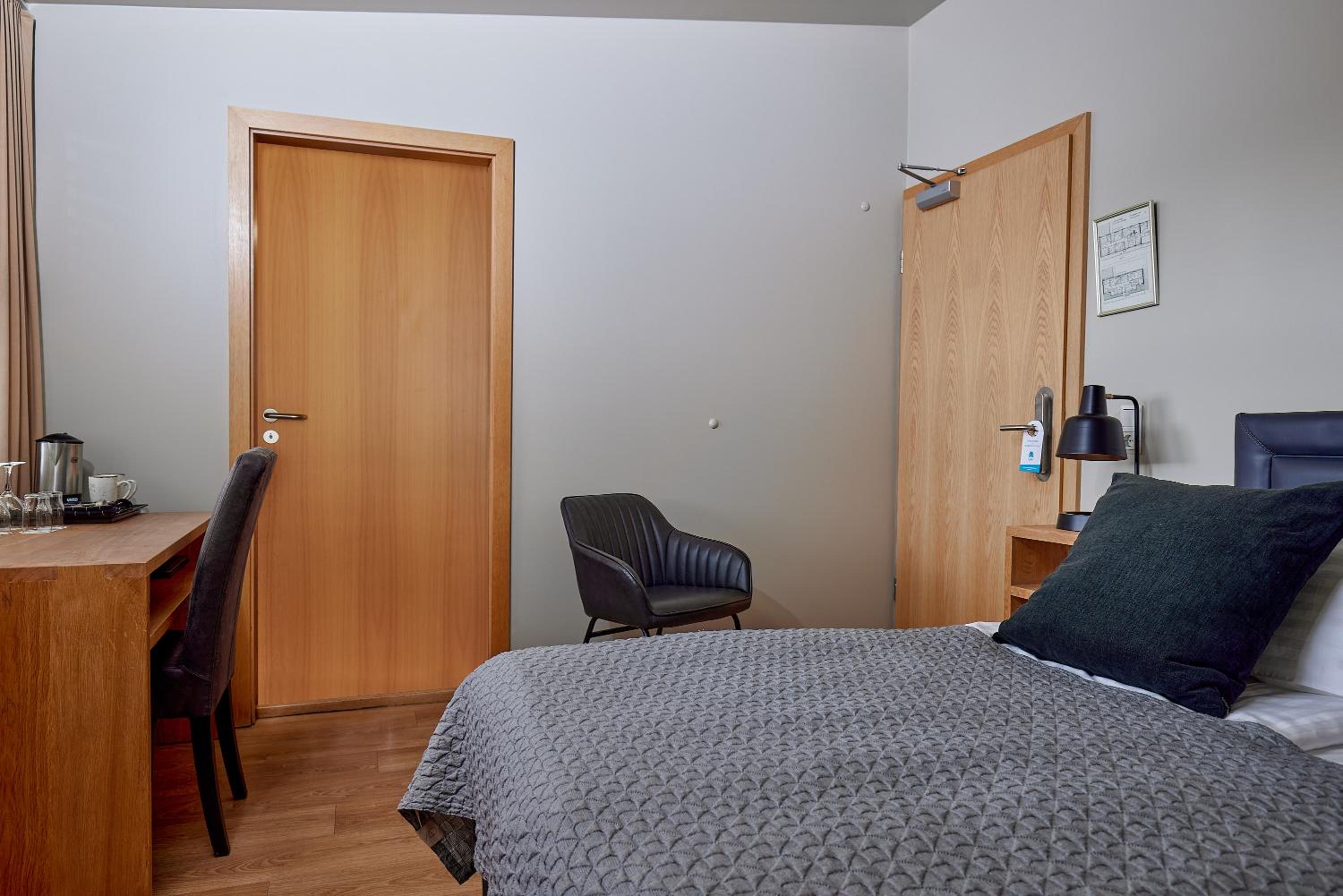 Standard Double or Twin Room - Photo 11