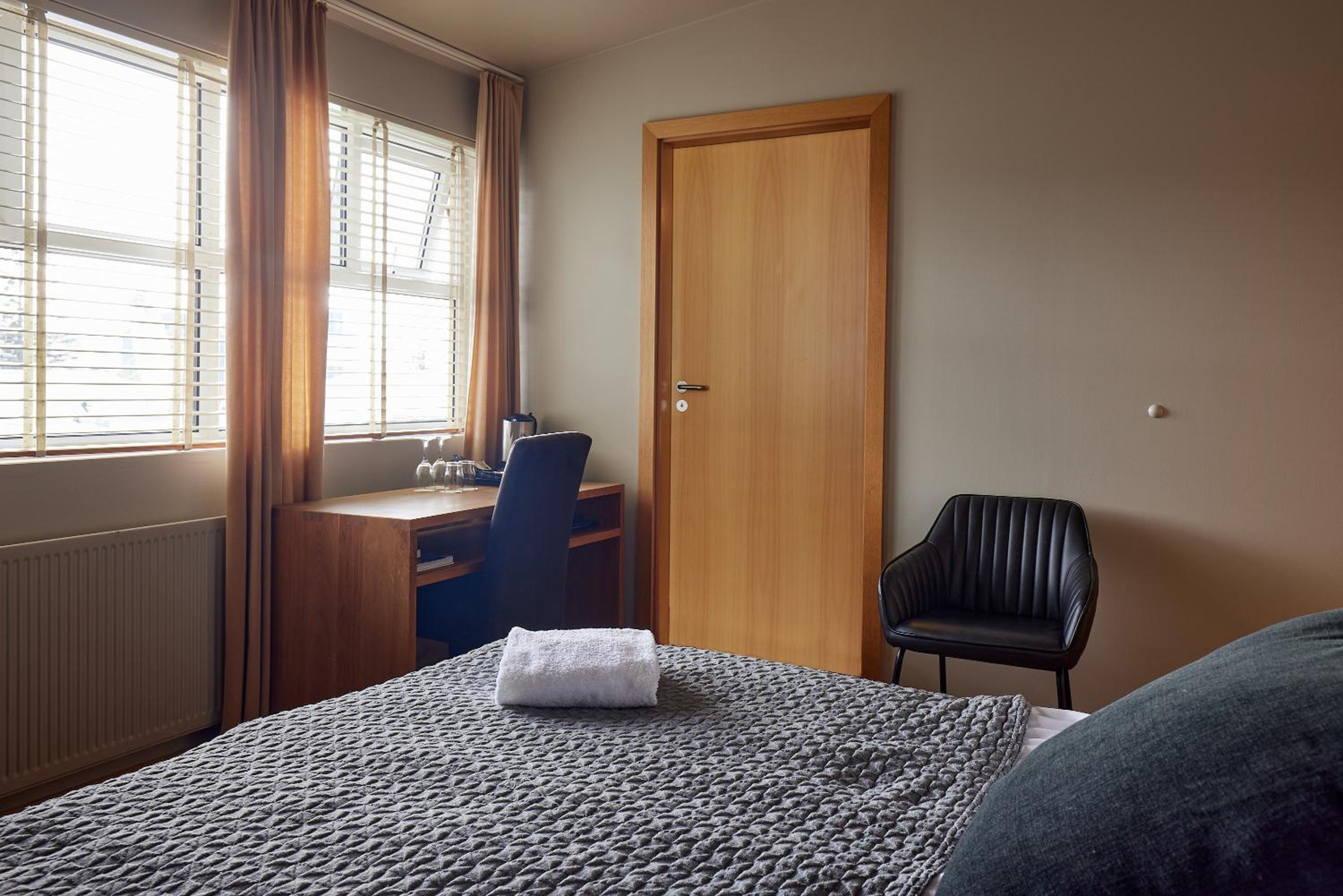 Standard Double or Twin Room - Photo 9