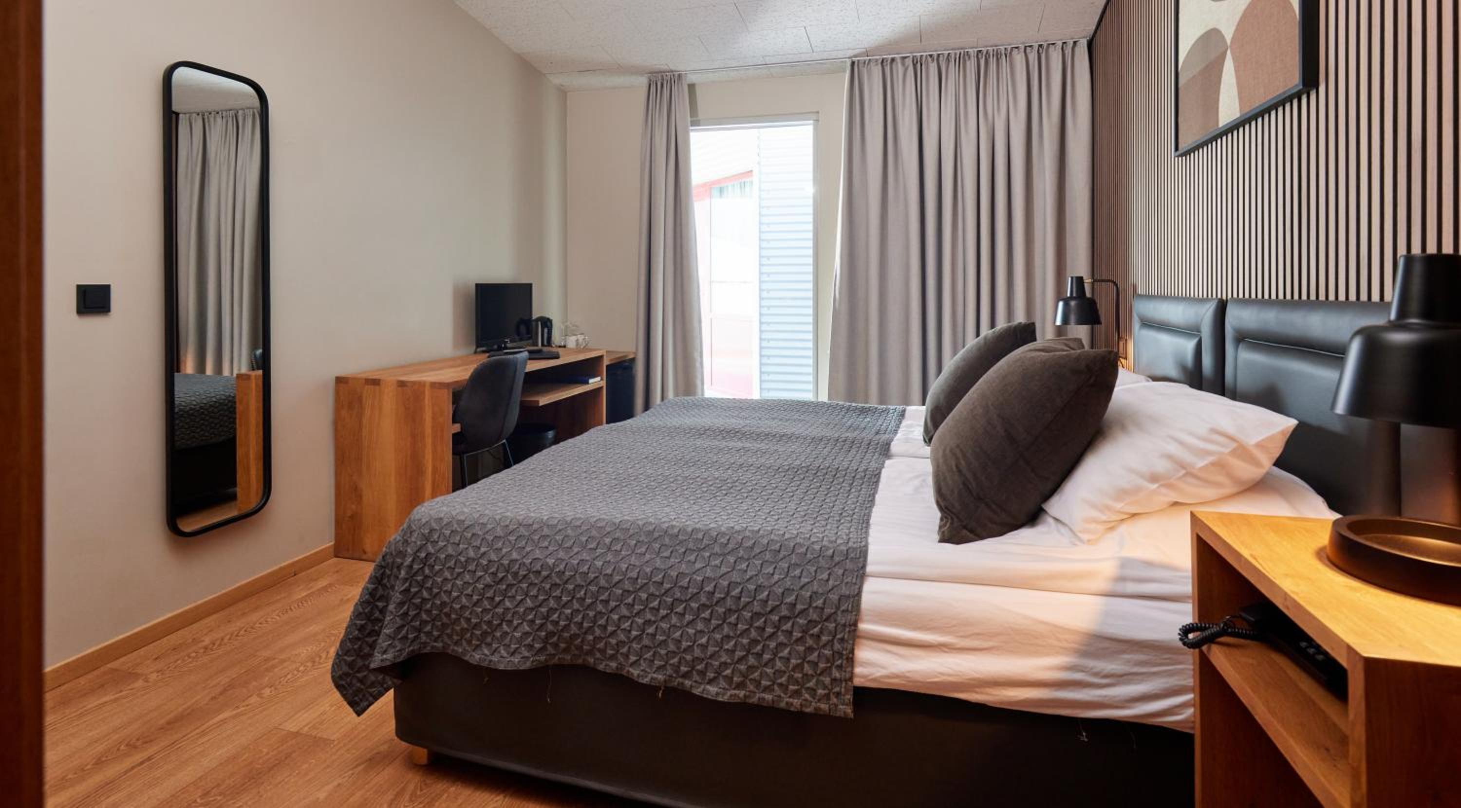 Standard Double or Twin Room - Photo 12