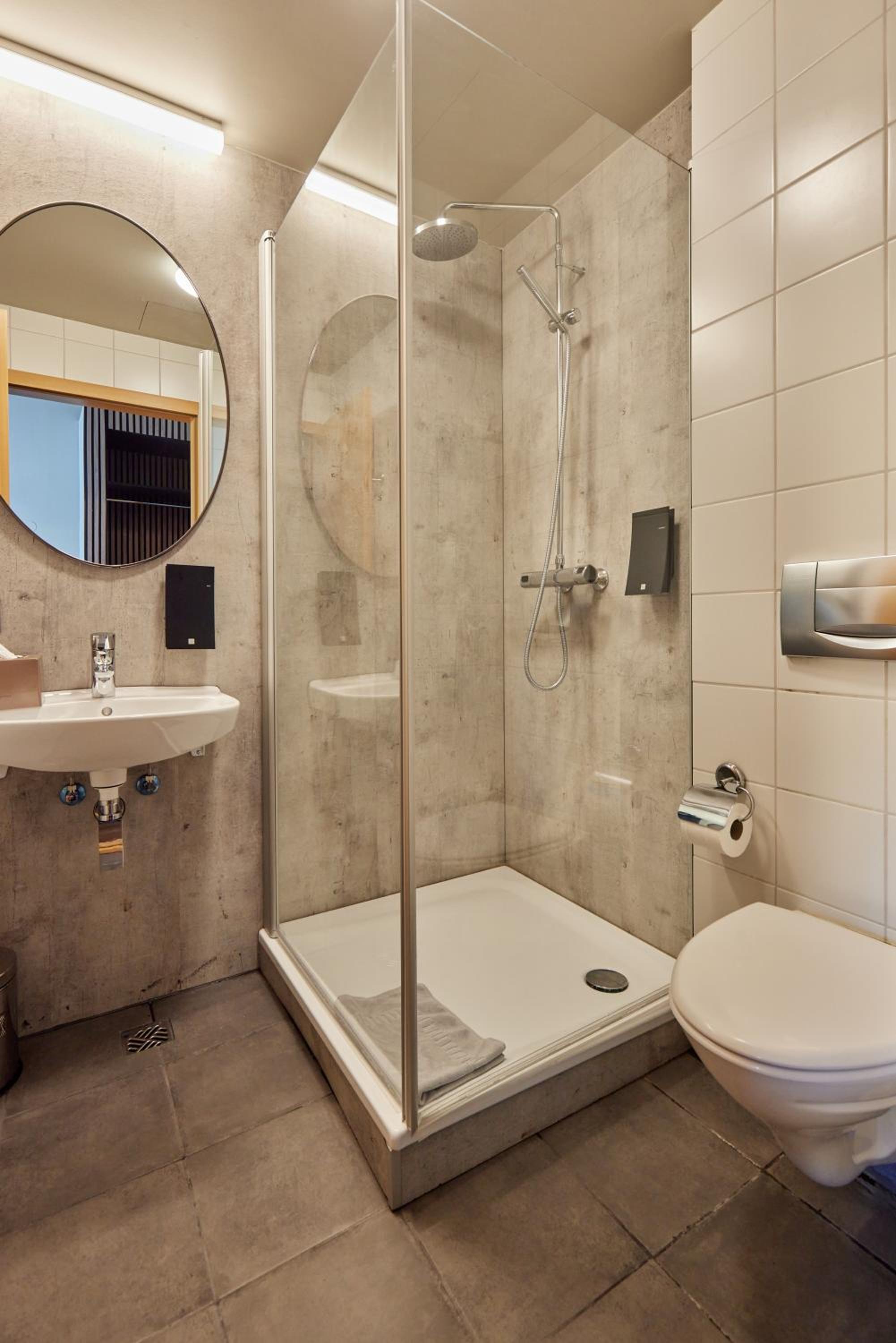 Standard Double or Twin Room - Photo 22