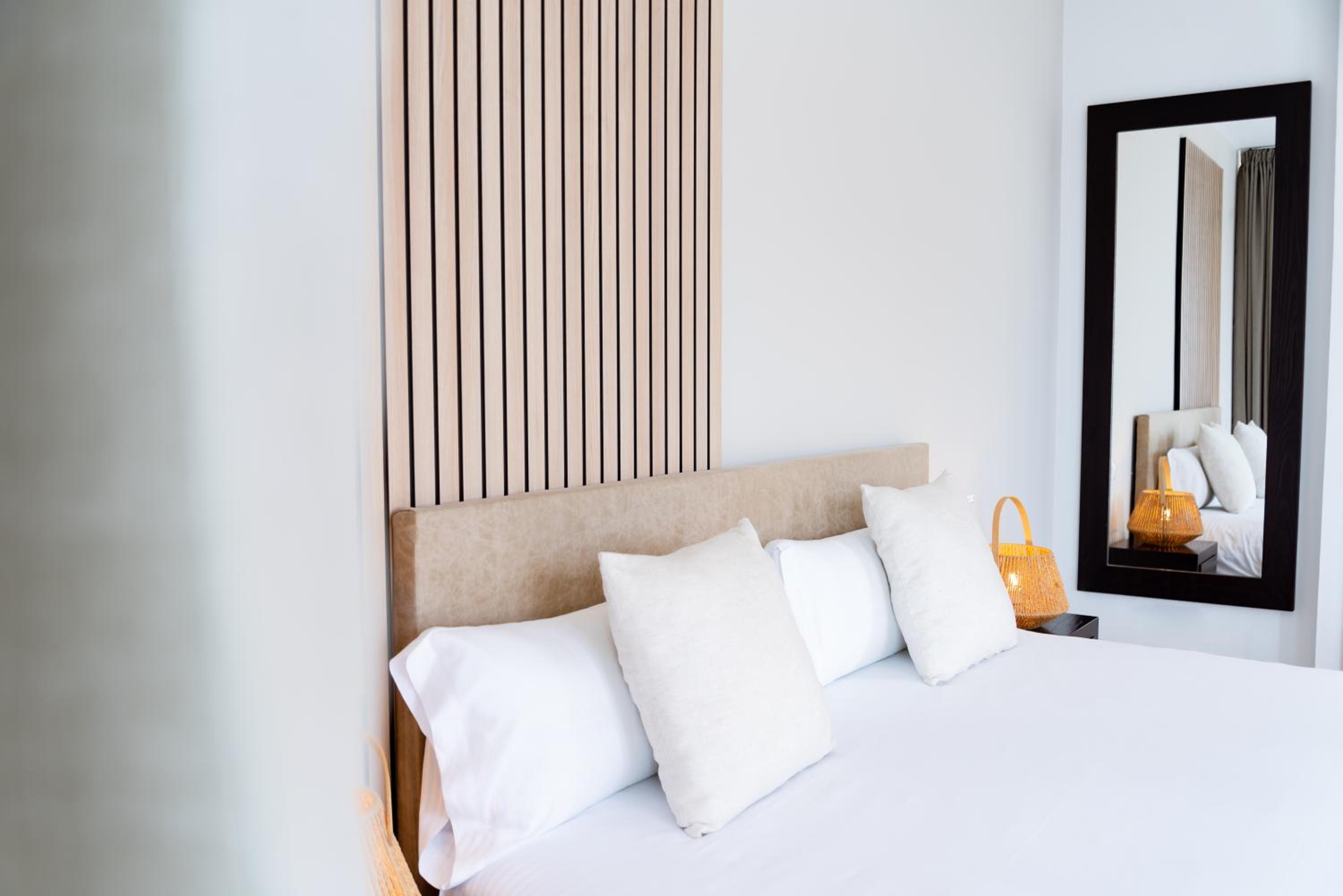 Penthouse Suite with harbor view thumbnail 6