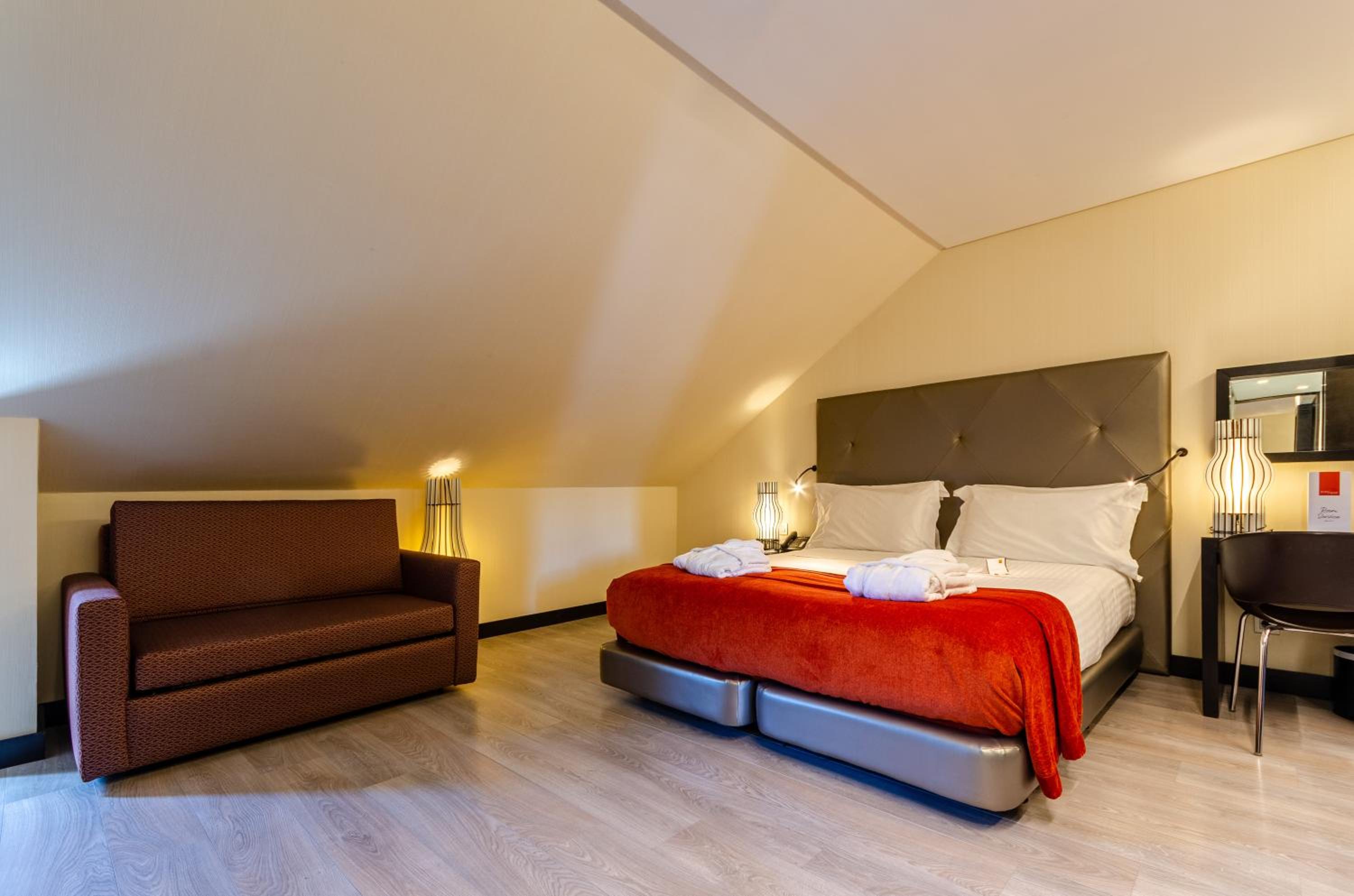 Superior Room with Street View