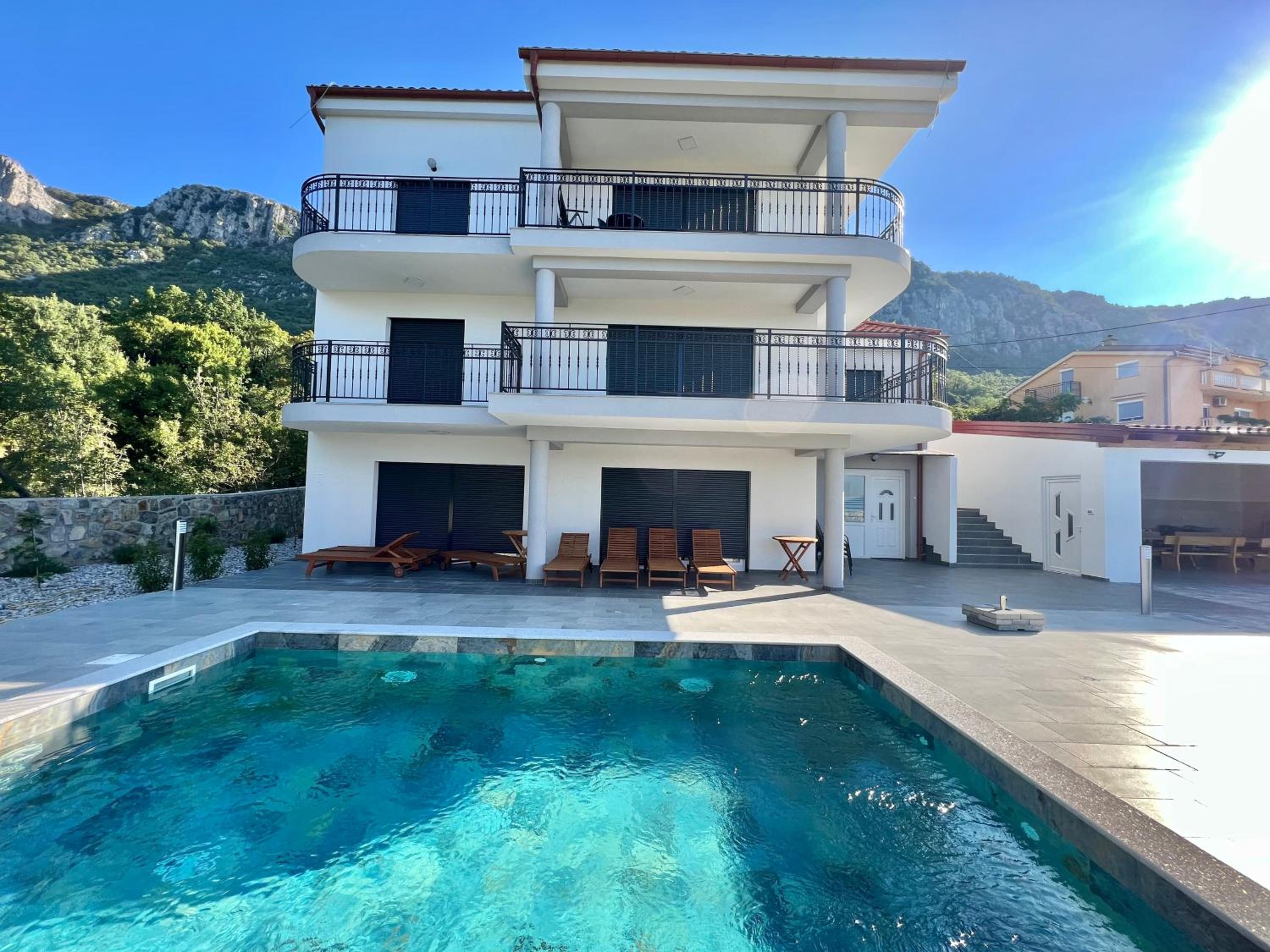 Villa photo 2