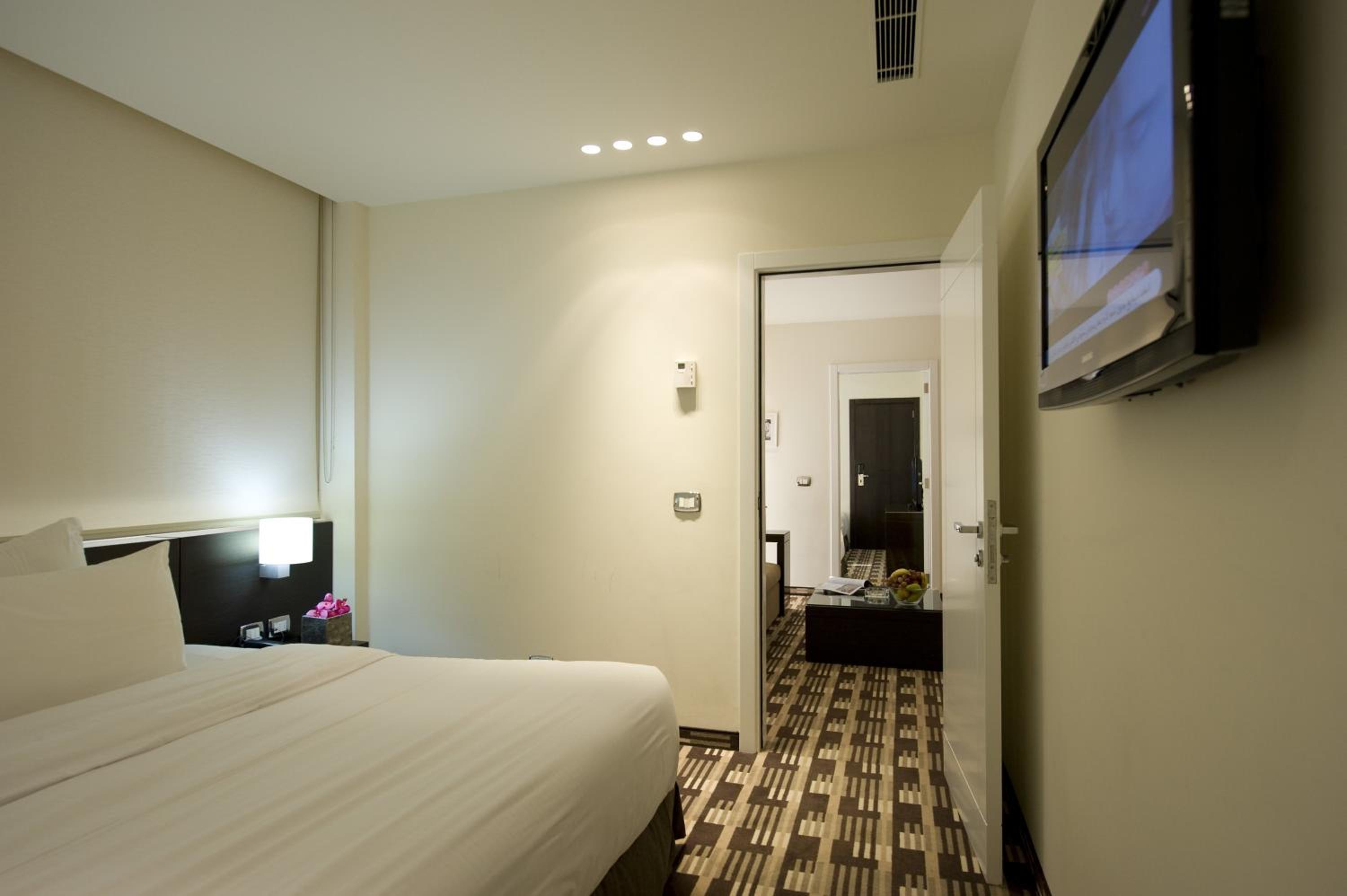 Premium Two-Bedroom Suite photo 1